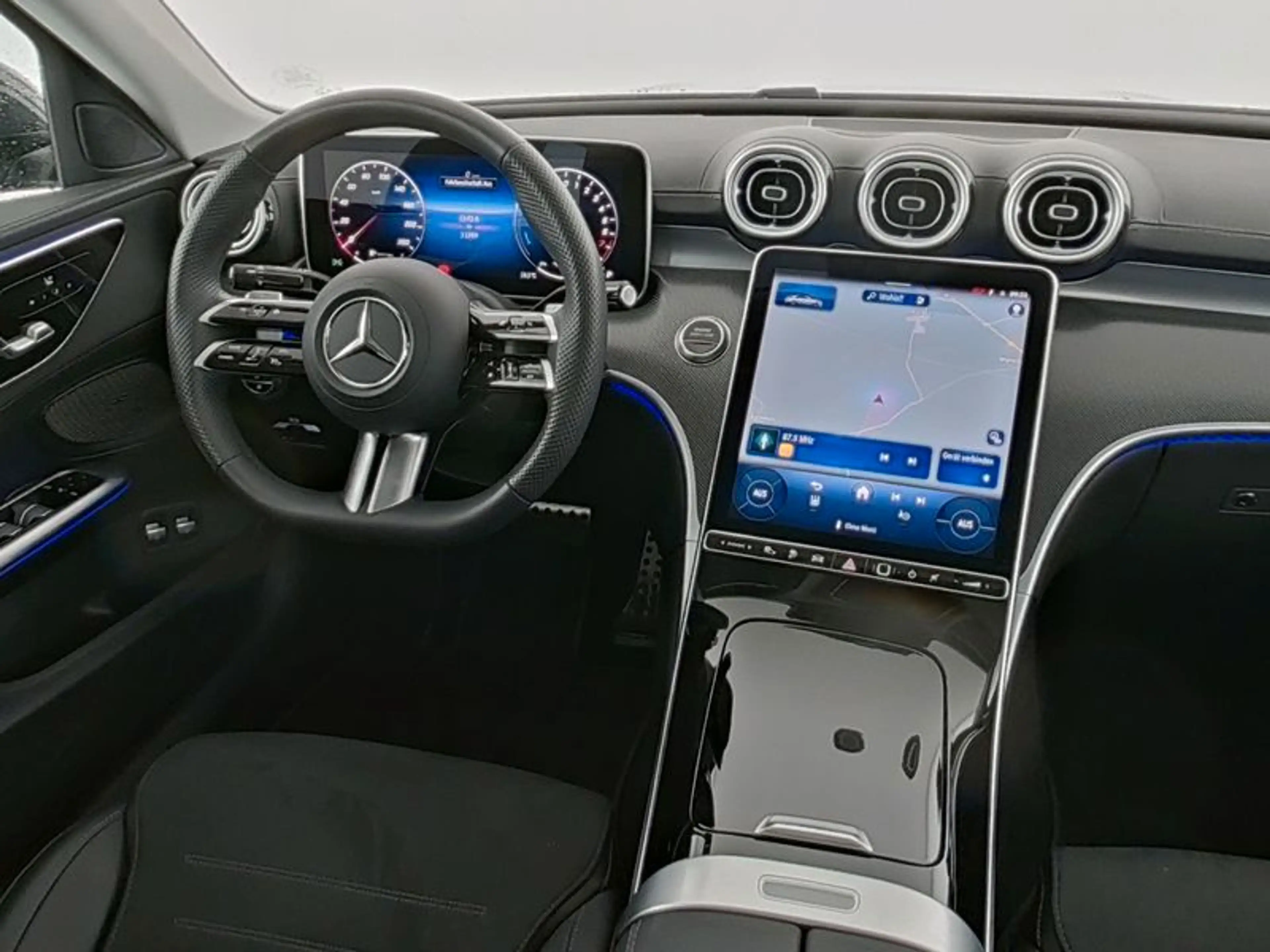 Mercedes-Benz C 300 e AMG+LED+MEMORY+AMBIENTE+CARP+MBUX+PANO — photo 5