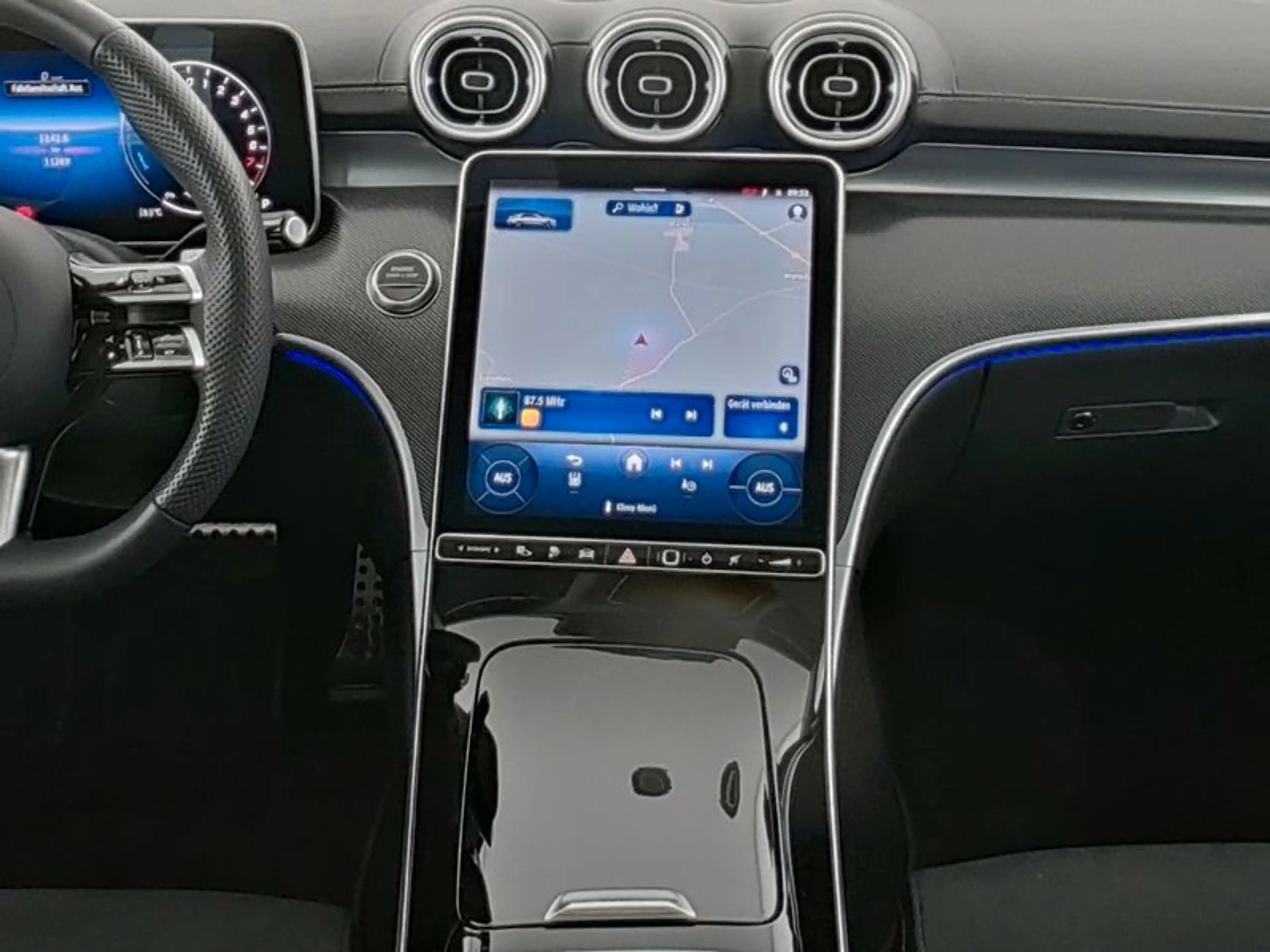 Mercedes-Benz C 300 e AMG+LED+MEMORY+AMBIENTE+CARP+MBUX+PANO — photo 6