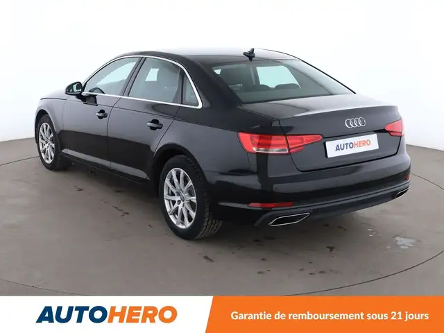 Audi A4 view 4