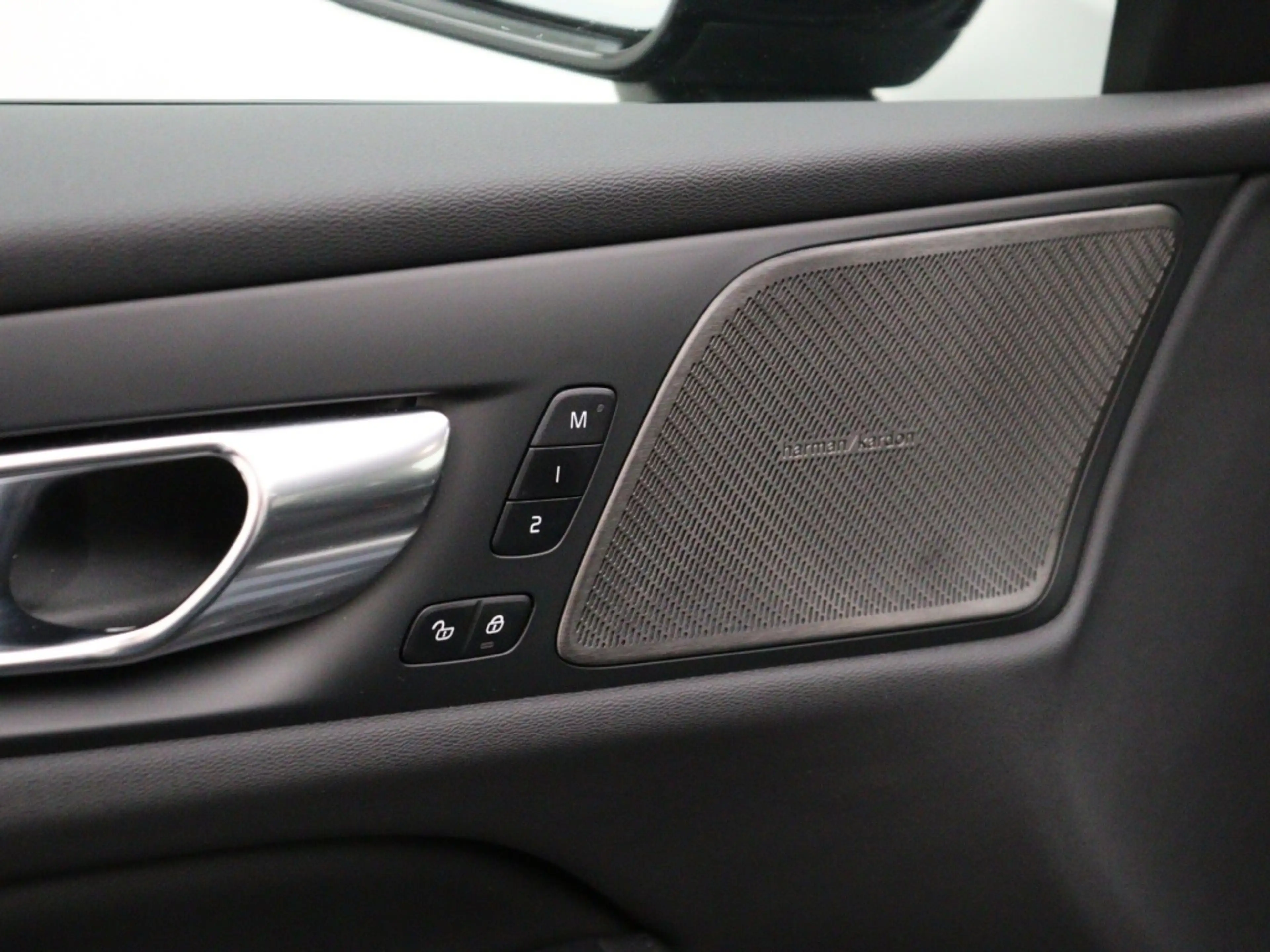 Volvo V60 T6 PLUG-IN HYBRID PLUS DARK SCHUIFDAK FULL-LED 360 — photo 13
