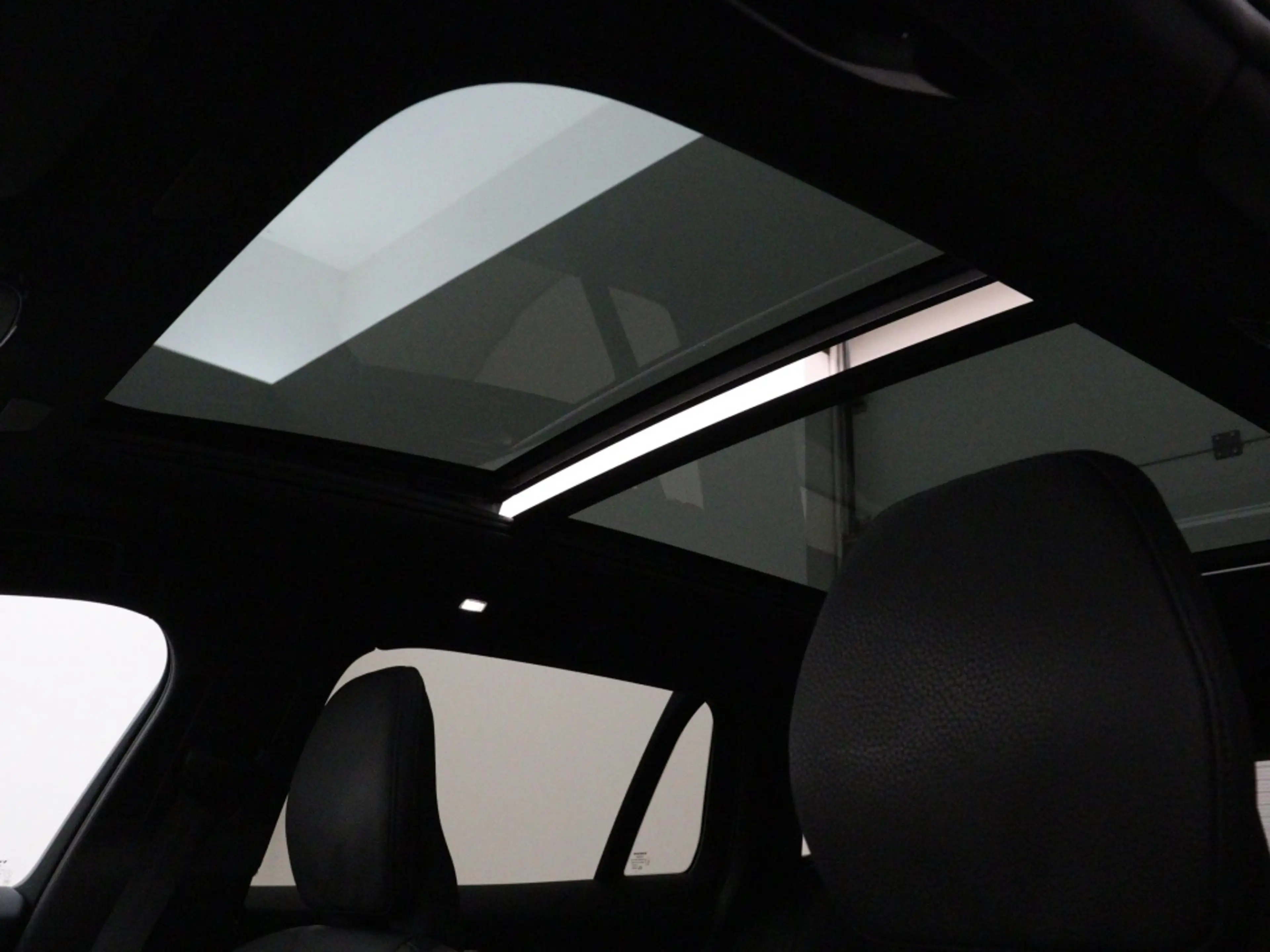 Volvo V60 T6 PLUG-IN HYBRID PLUS DARK SCHUIFDAK FULL-LED 360 — photo 15