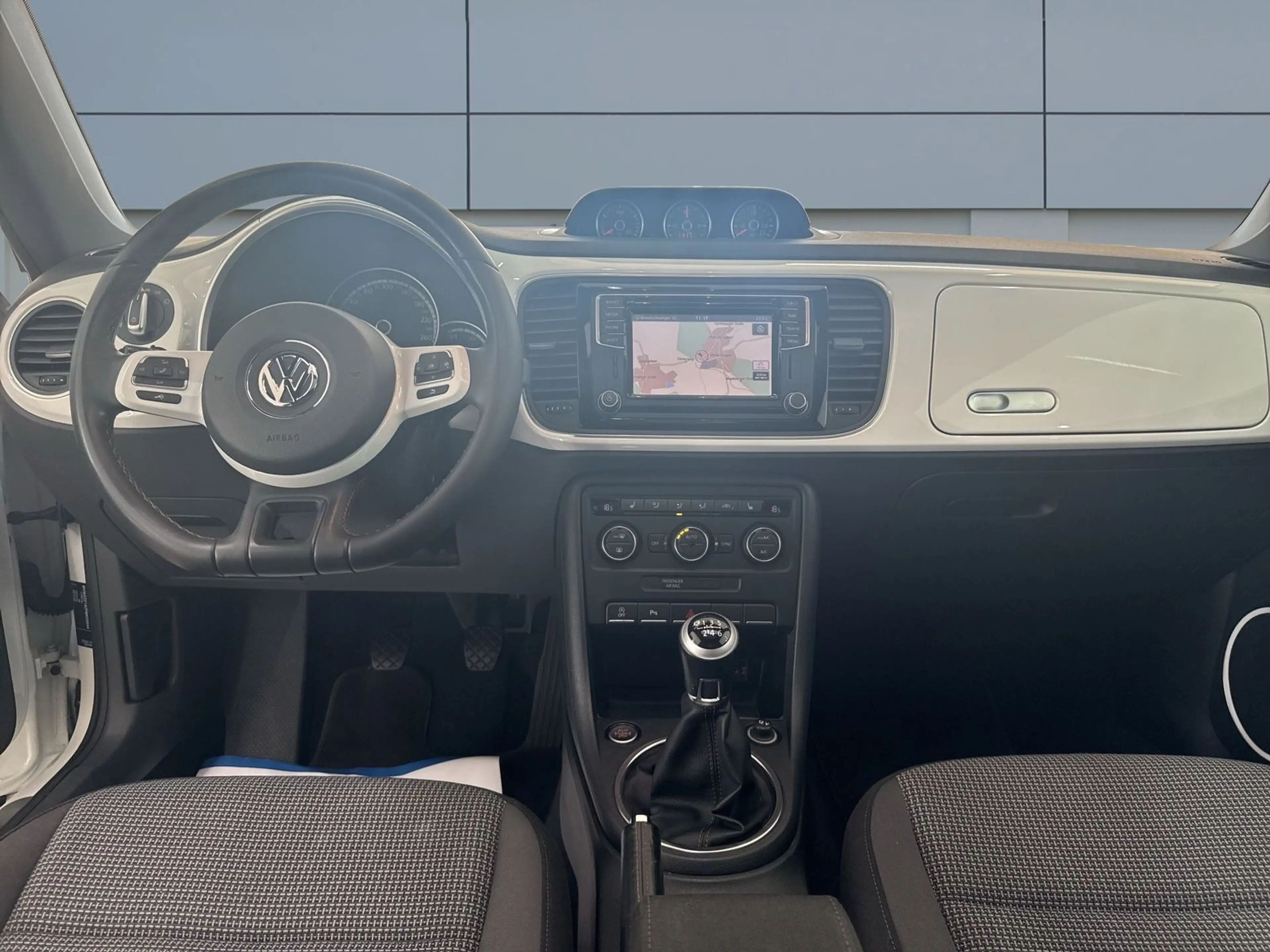 Volkswagen Beetle Lim. Cup 1.4 TSI 140 PS NAV*XEN*BT*FENDR* — photo 8