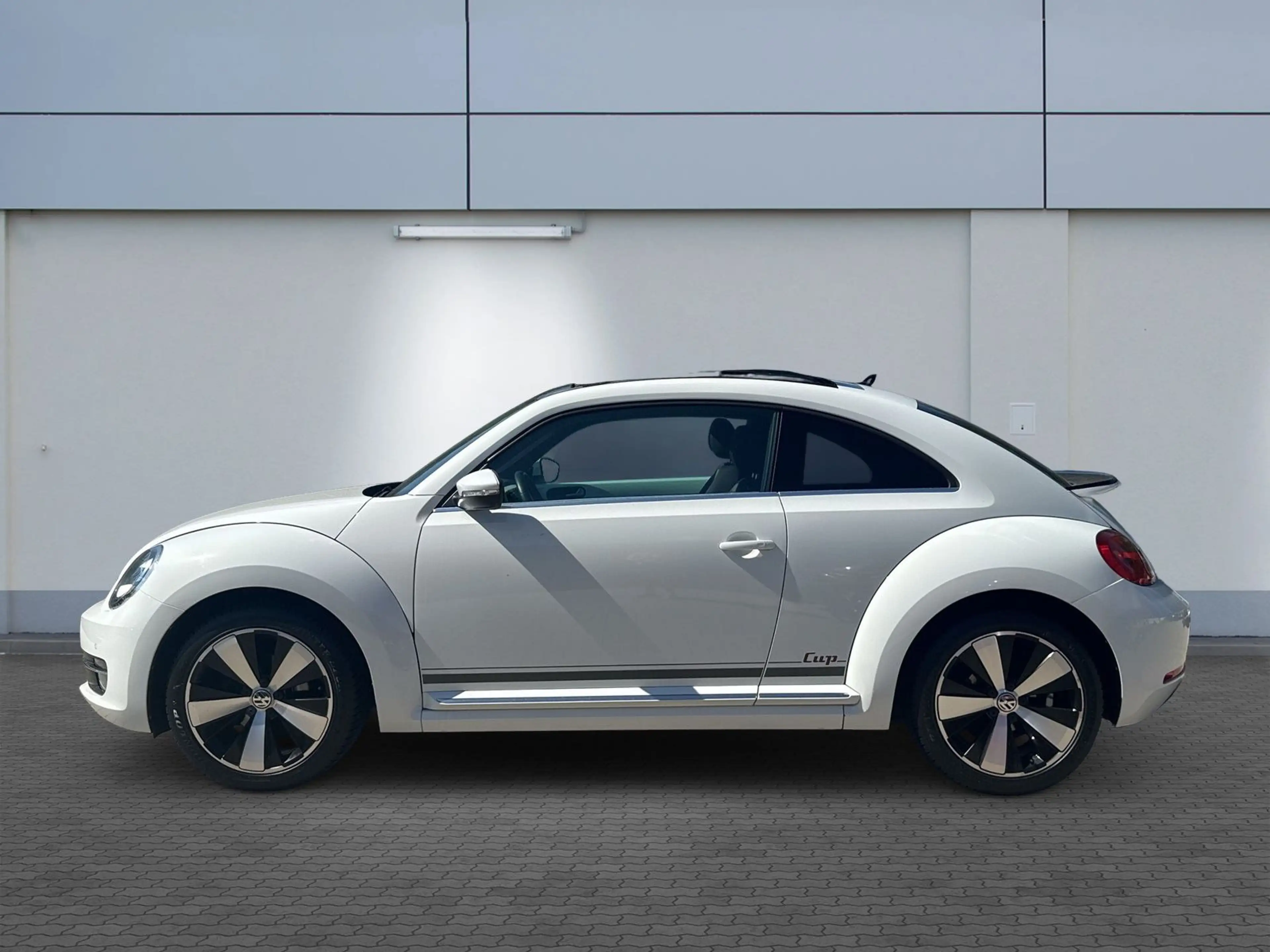 Volkswagen Beetle Lim. Cup 1.4 TSI 140 PS NAV*XEN*BT*FENDR* — photo 4