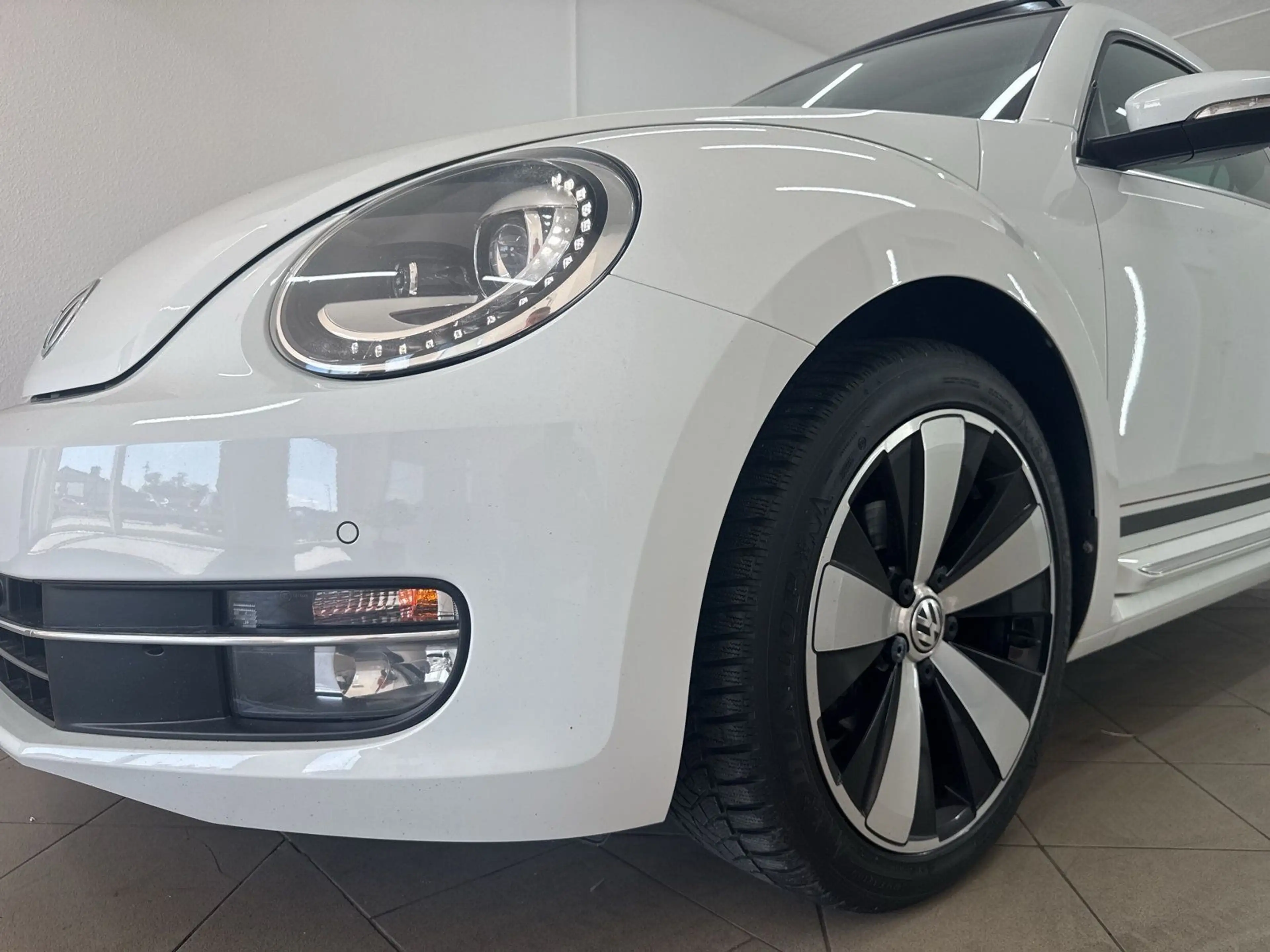 Volkswagen Beetle Lim. Cup 1.4 TSI 140 PS NAV*XEN*BT*FENDR* — photo 6