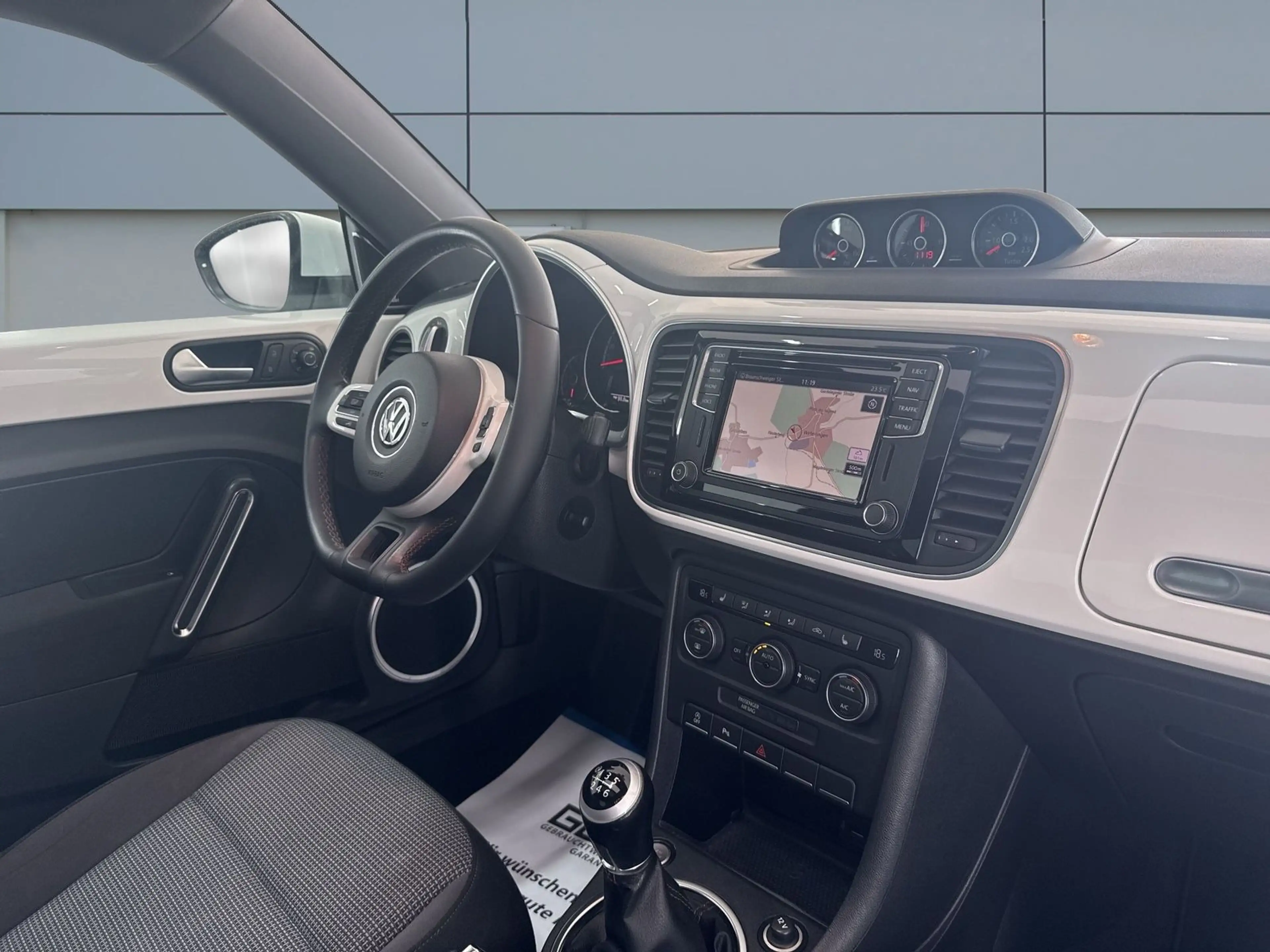 Volkswagen Beetle Lim. Cup 1.4 TSI 140 PS NAV*XEN*BT*FENDR* — photo 9