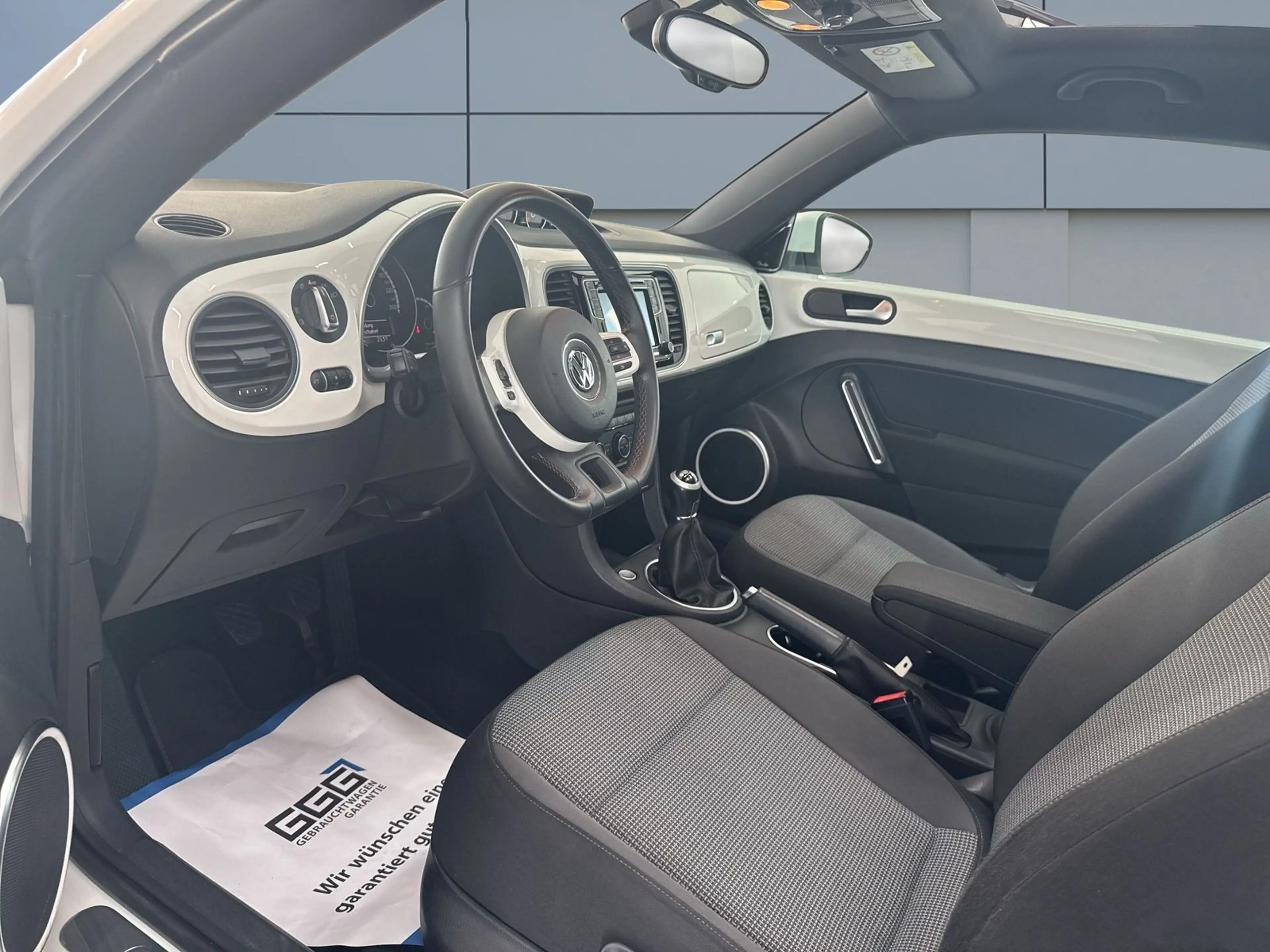 Volkswagen Beetle Lim. Cup 1.4 TSI 140 PS NAV*XEN*BT*FENDR* — photo 7