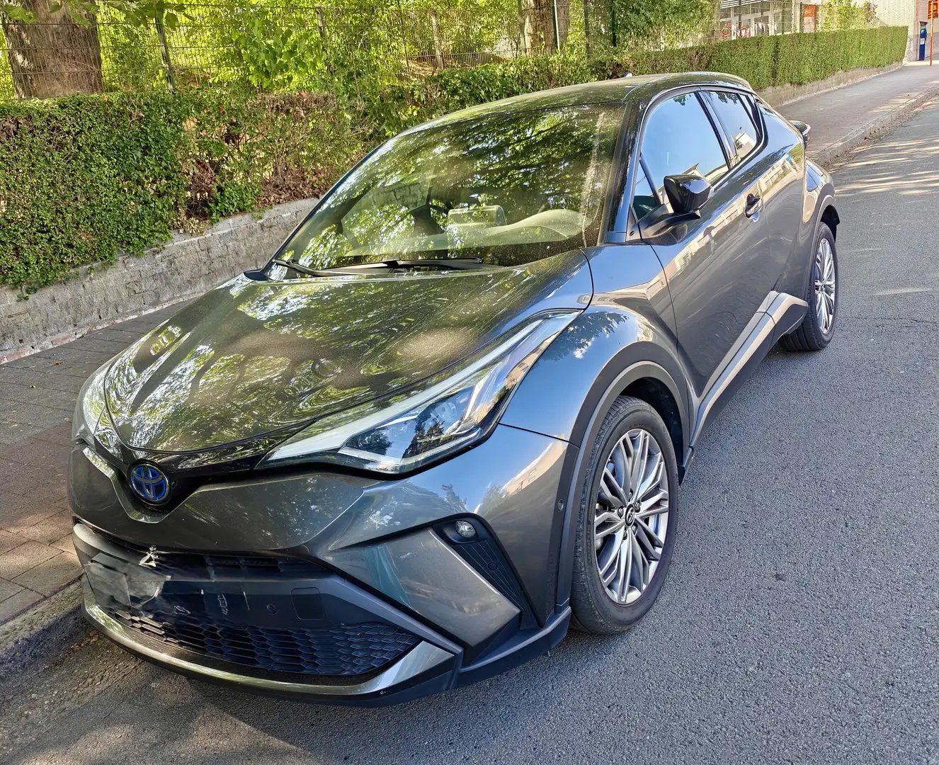 Toyota C-HR Hybrid 1.8i VVT-i C-Hic E-CVT Bi-Tone Grijs/zwart - 1