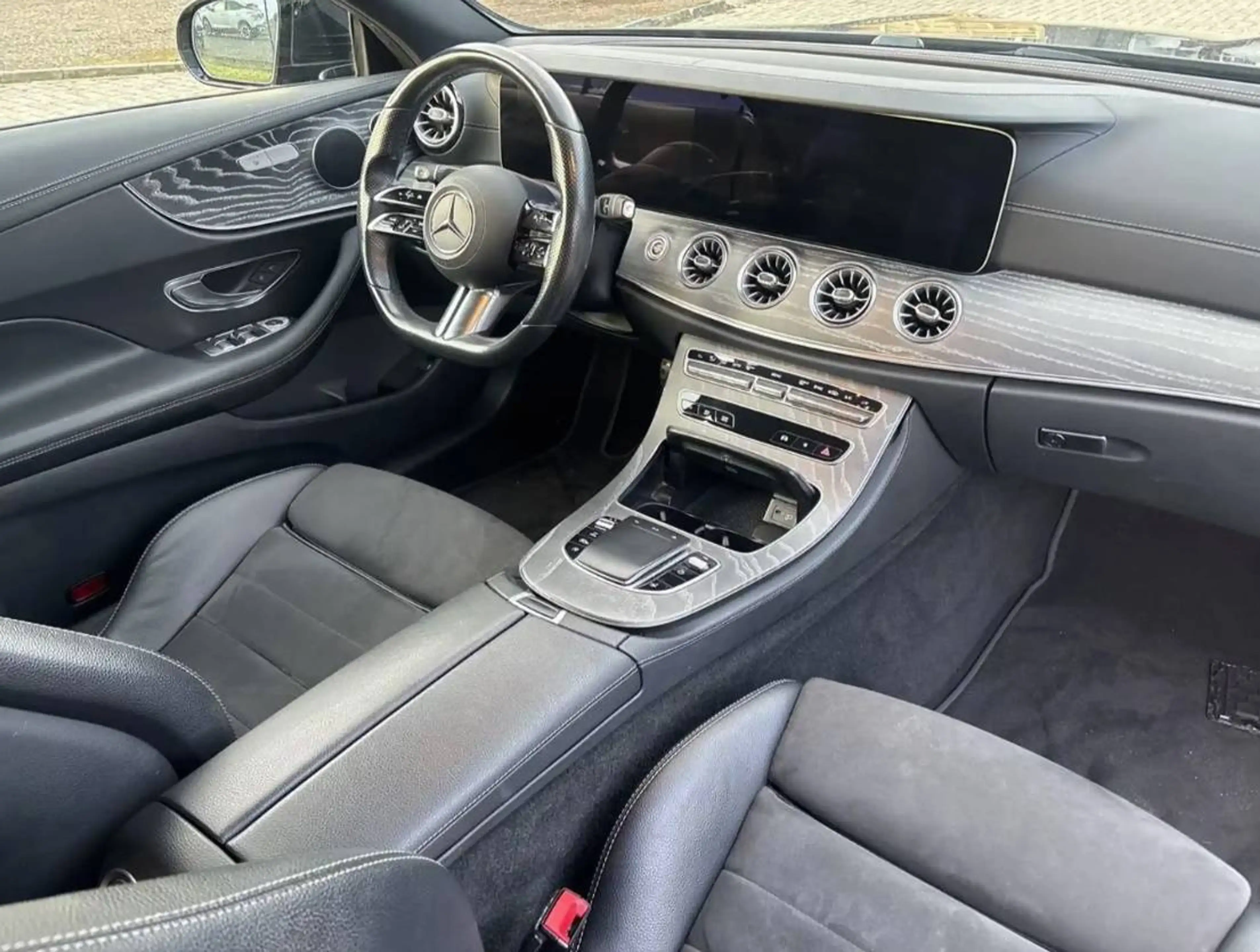 Mercedes-Benz E 200 Coupe AMG Line Night LED Totwinkel MBUX — photo 3
