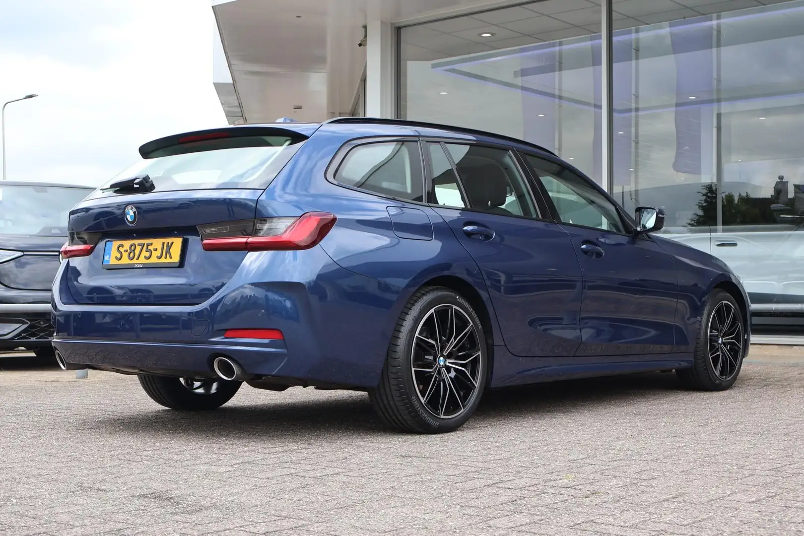 BMW 318 3-serie Touring 318d 150pk | Navigatie | PDC | Ele Blauw - 2