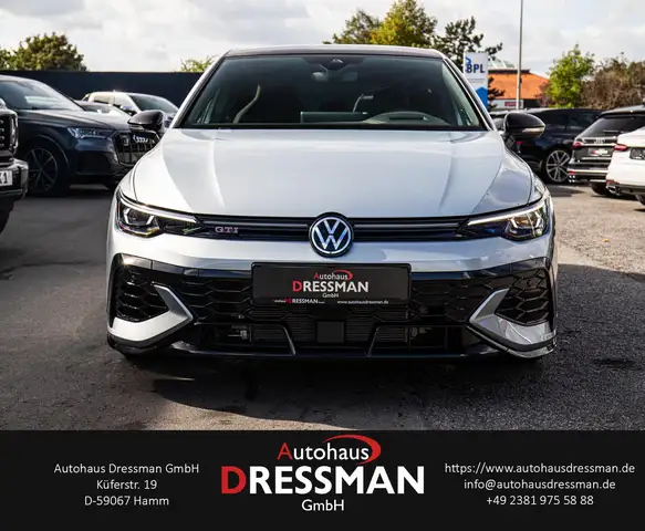Volkswagen Golf view 2