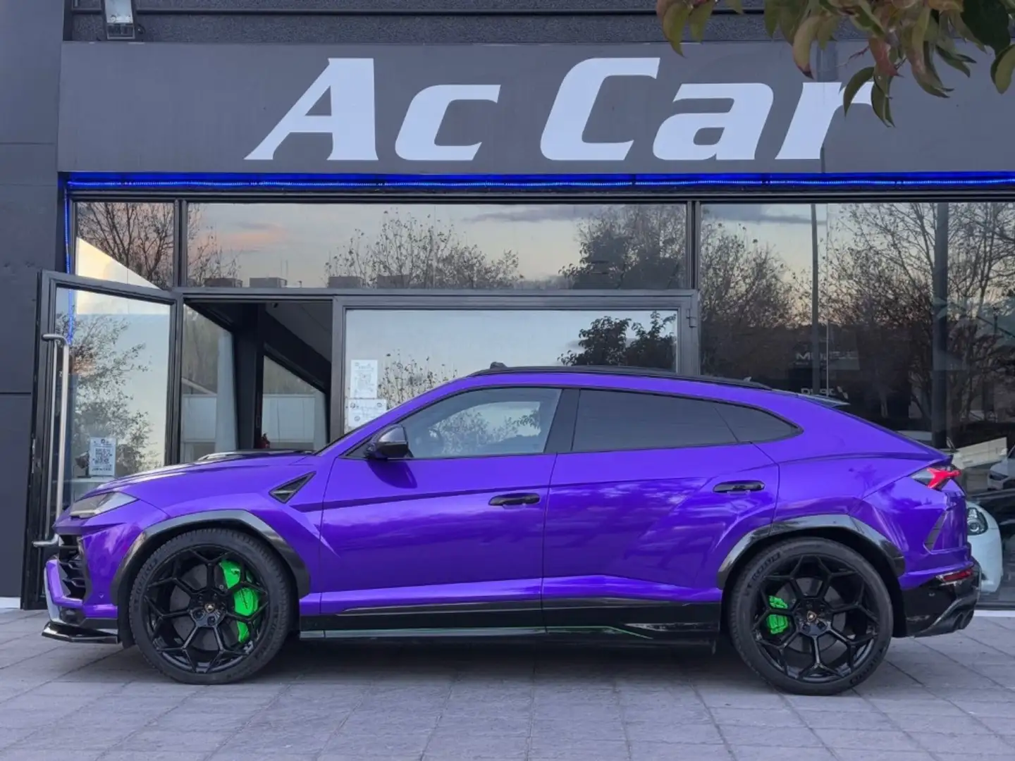 Lamborghini Urus 4.0 V8 Aut. Burdeos - 1