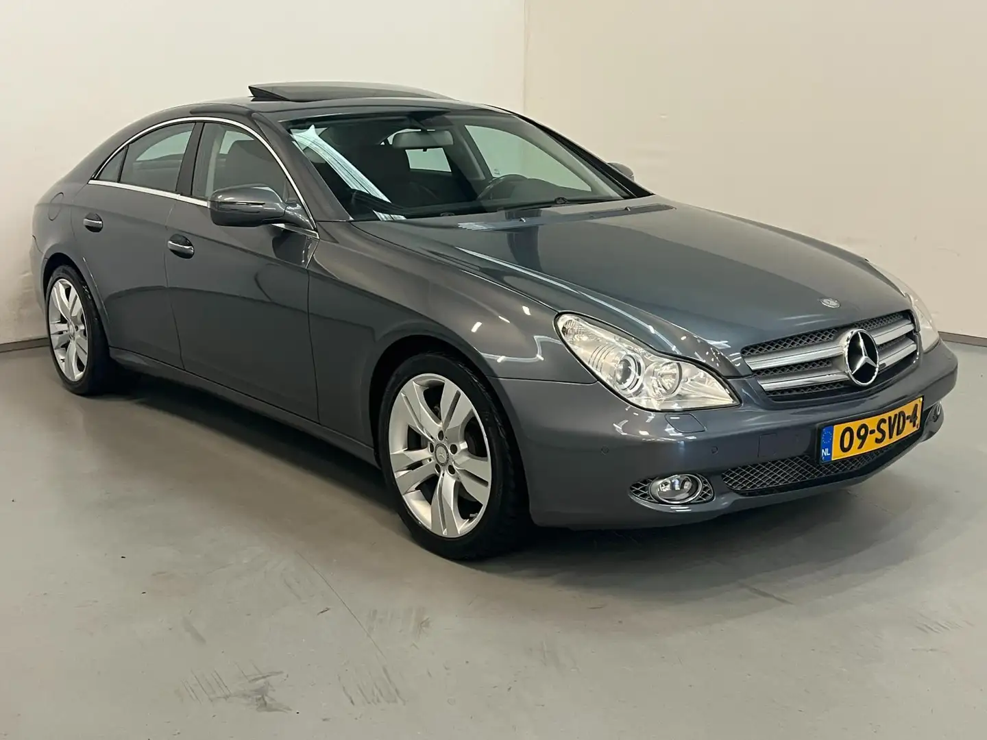 Mercedes-Benz CLS 350 CGI / Schuifdak / Harman / Luchtvering Grijs - 2