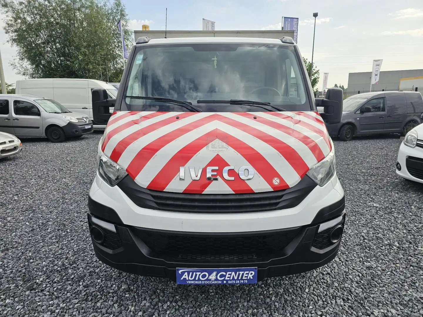 Iveco Daily 2.3D TVAC // 3 PLACES / GARANTIE 1 AN // Blanc - 2