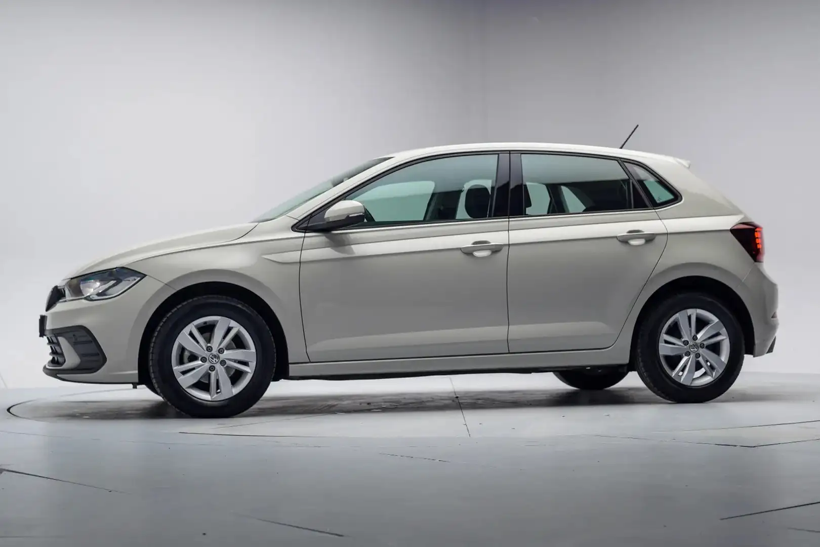 Volkswagen Polo 1.0 TSI Life [ Virtual PDC Apple/Android LMV ] Grijs - 2