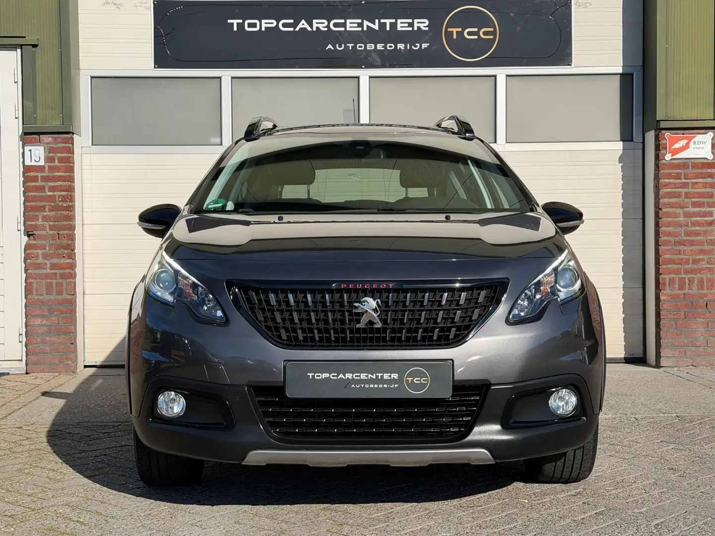 Peugeot 2008 1.2 PureTech GT-Line/CAMERA/PARKS/NAVI/APK Grau - 2
