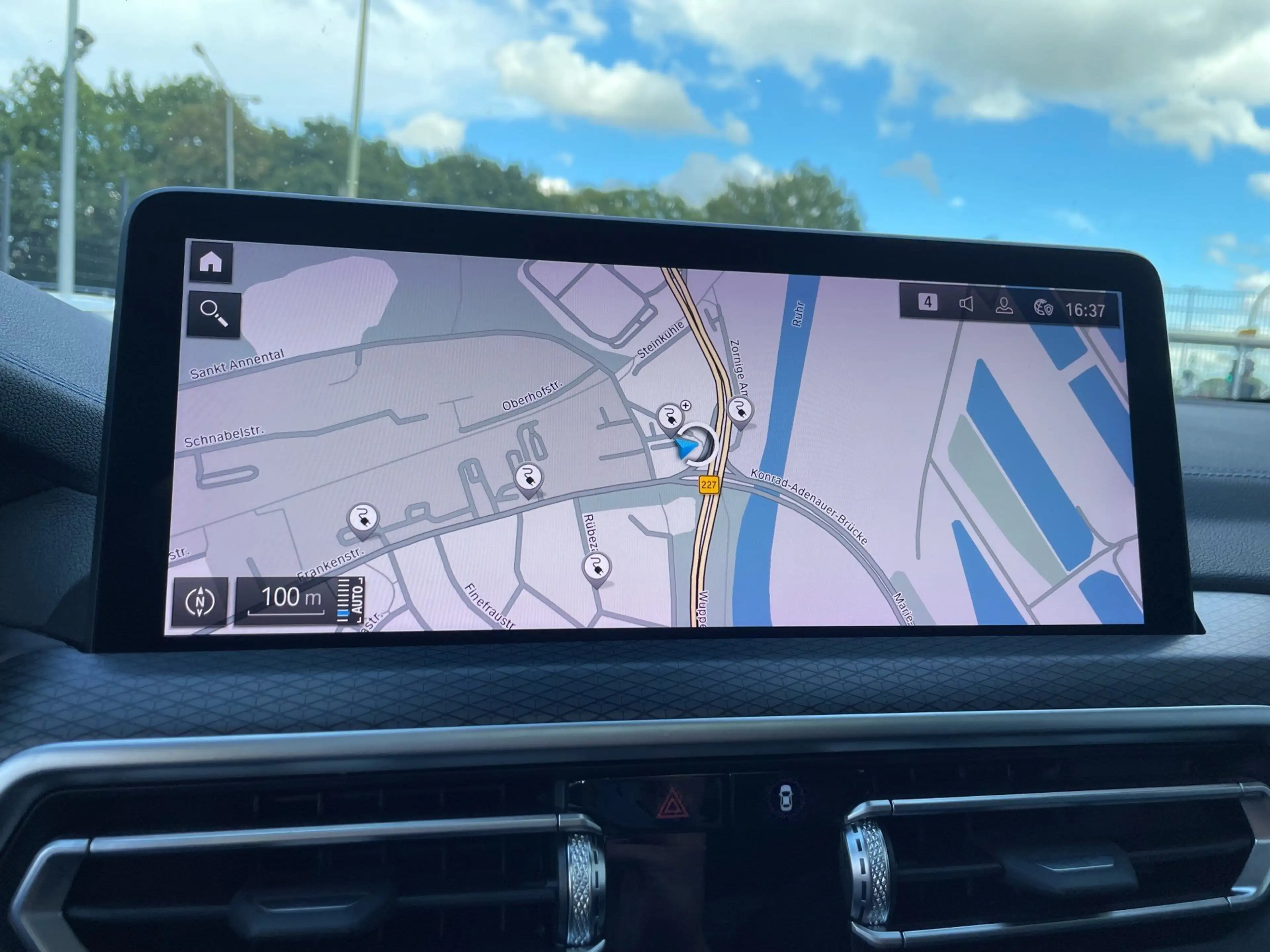 BMW iX3 Impressive || Pano H&K HeadUp AHK Head-Up — photo 13
