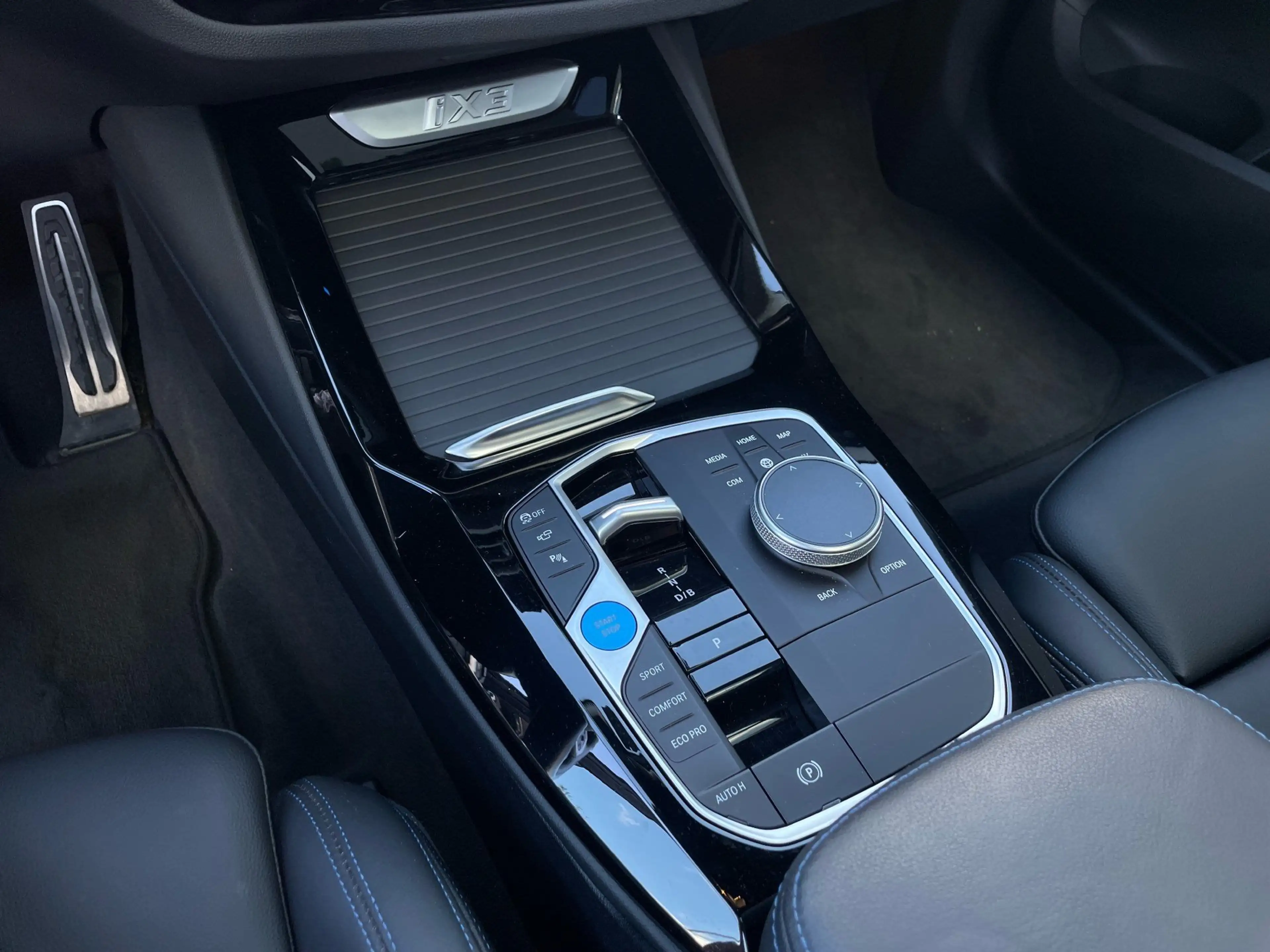 BMW iX3 Impressive || Pano H&K HeadUp AHK Head-Up — photo 17