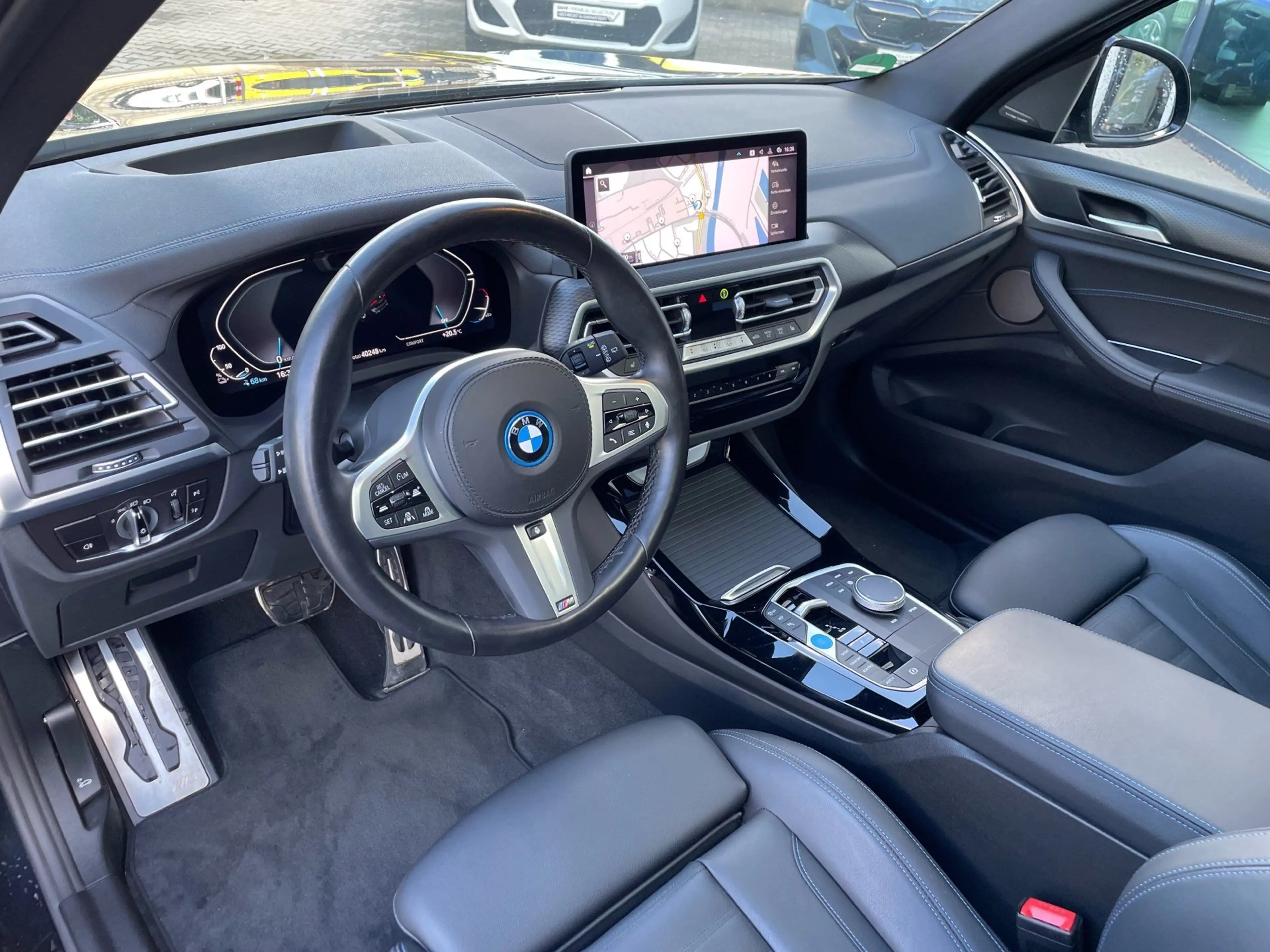 BMW iX3 Impressive || Pano H&K HeadUp AHK Head-Up — photo 4
