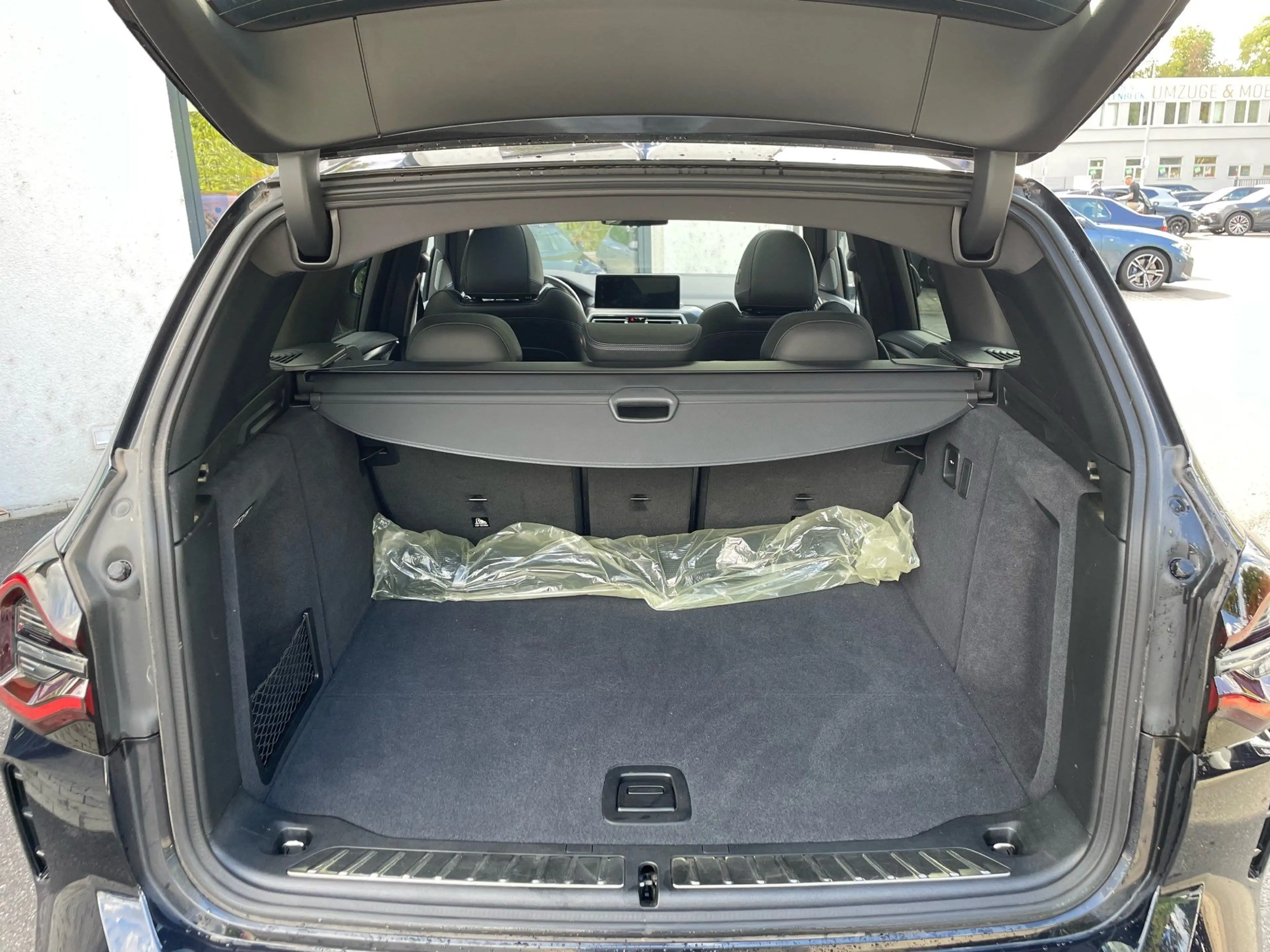 BMW iX3 Impressive || Pano H&K HeadUp AHK Head-Up — photo 21