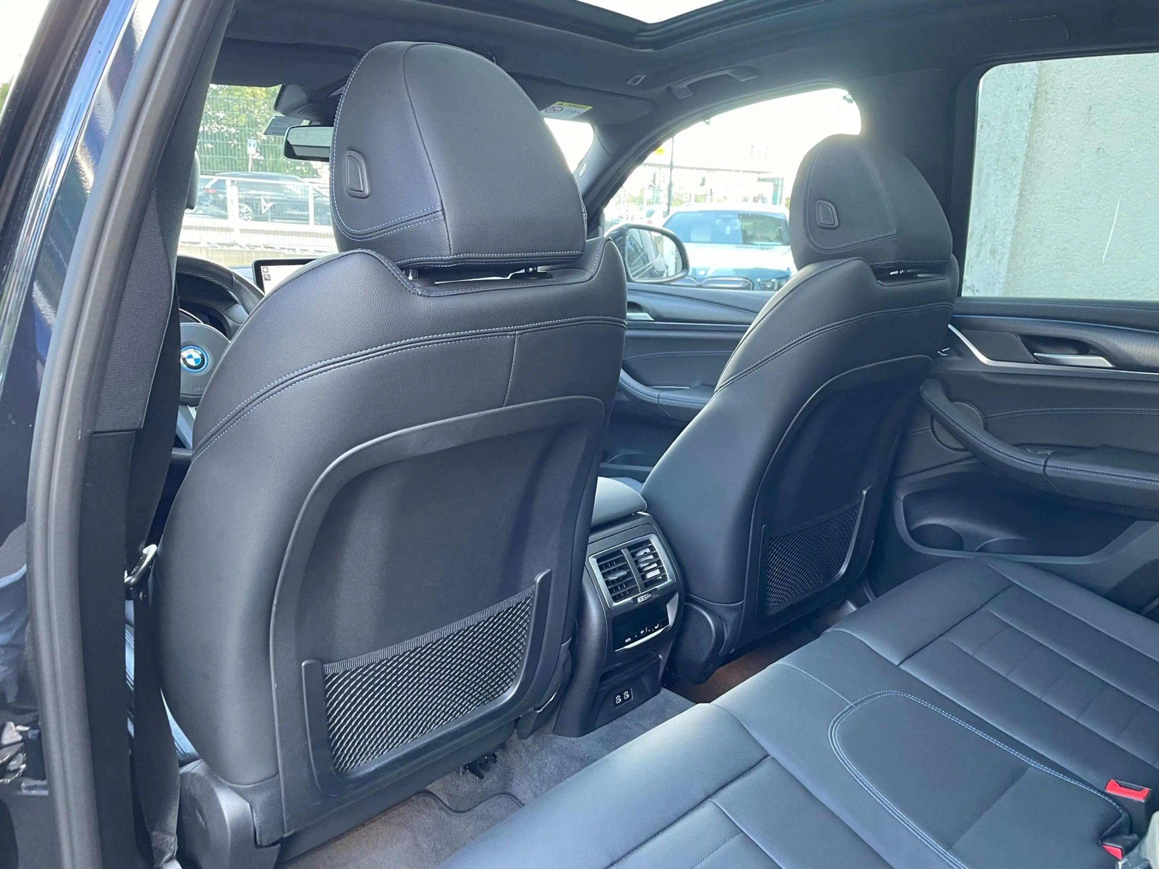 BMW iX3 Impressive || Pano H&K HeadUp AHK Head-Up — photo 19