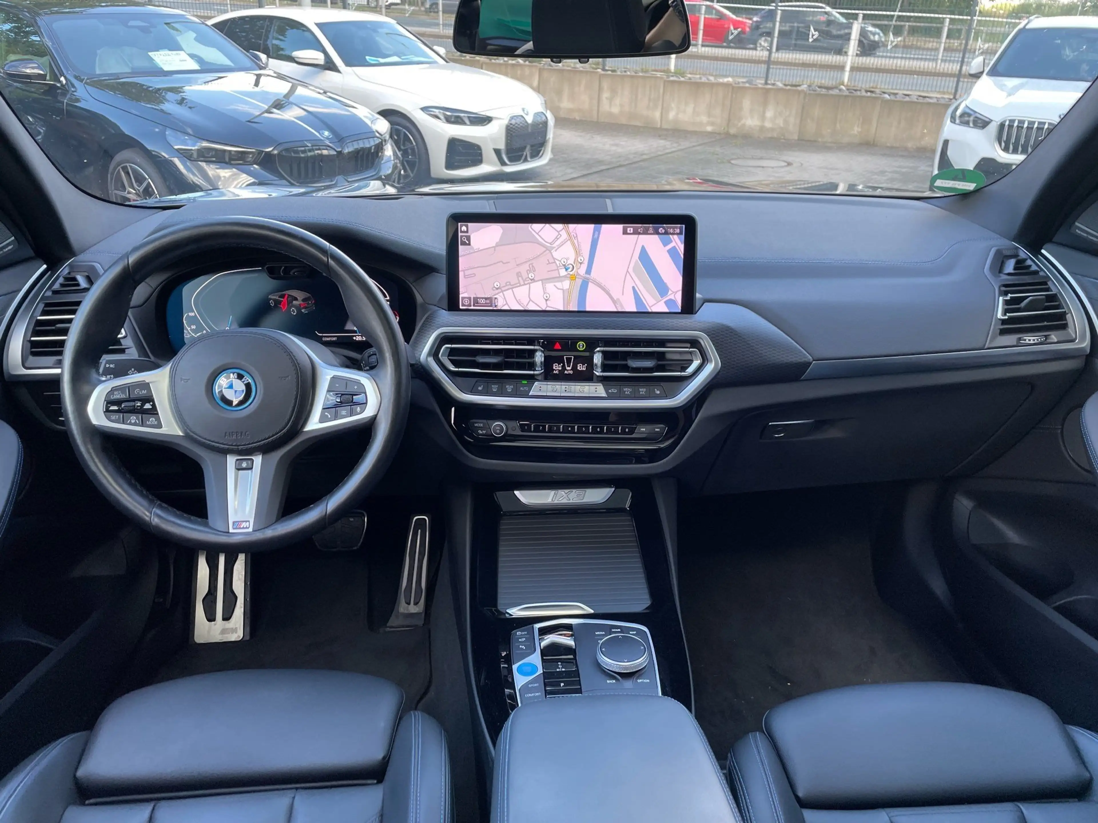 BMW iX3 Impressive || Pano H&K HeadUp AHK Head-Up — photo 3