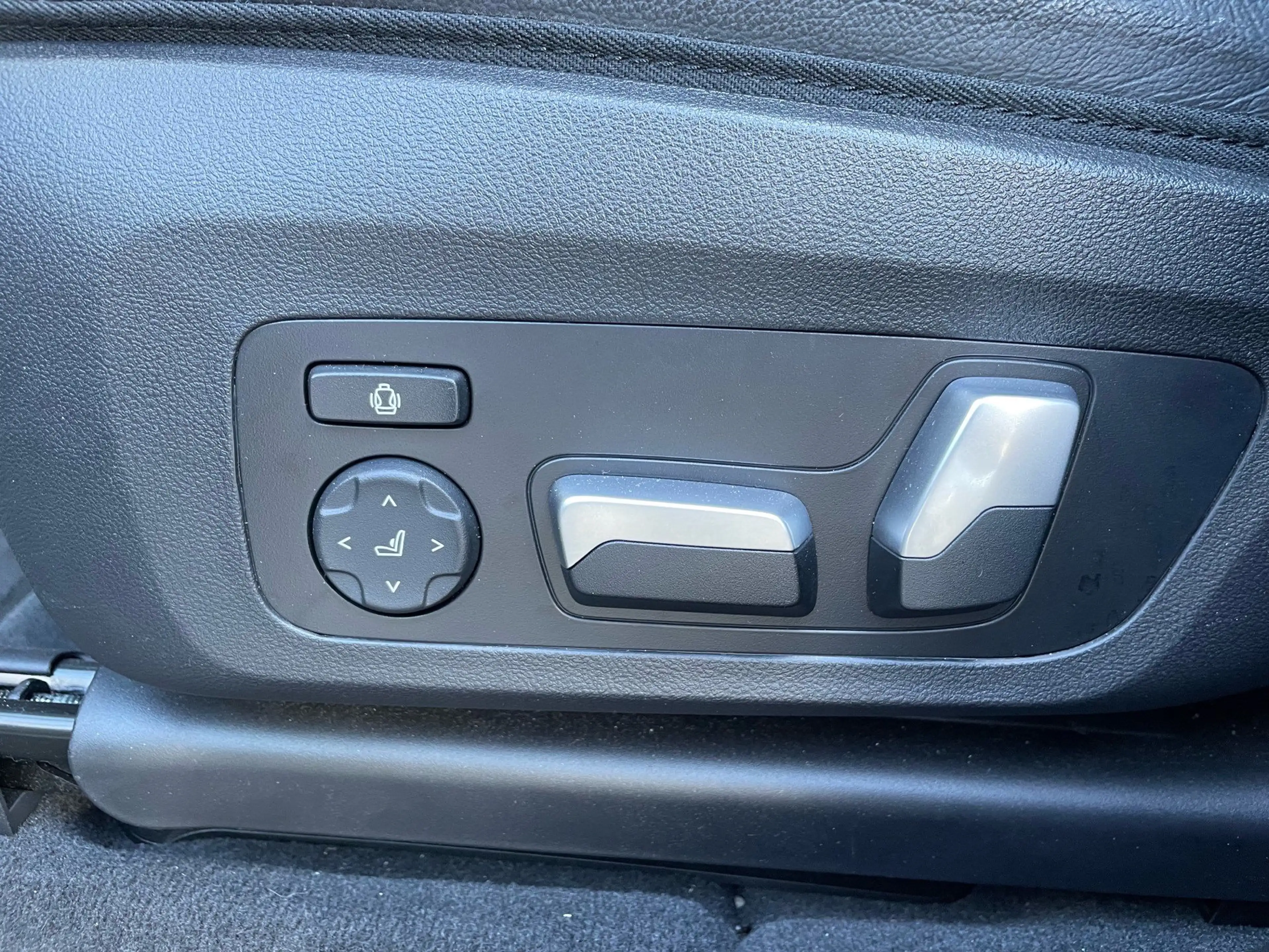 BMW iX3 Impressive || Pano H&K HeadUp AHK Head-Up — photo 9
