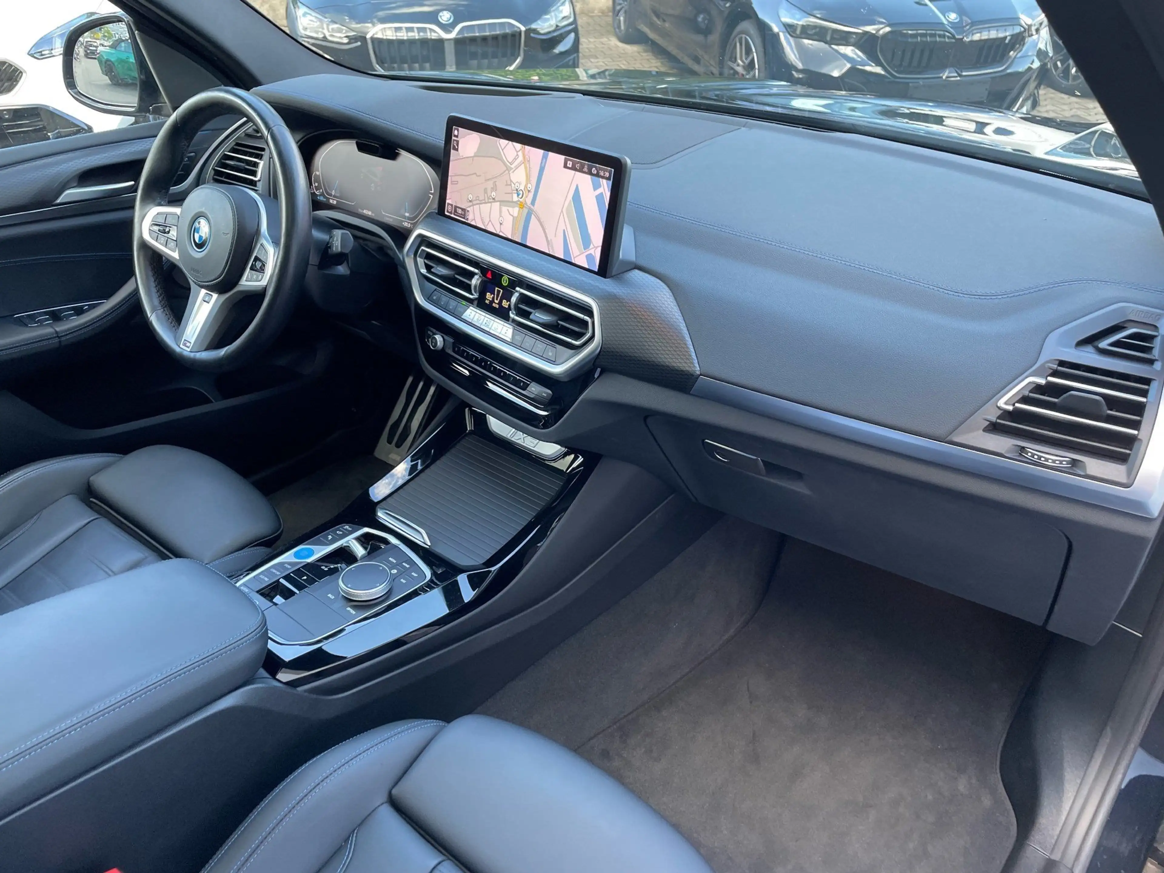 BMW iX3 Impressive || Pano H&K HeadUp AHK Head-Up — photo 5