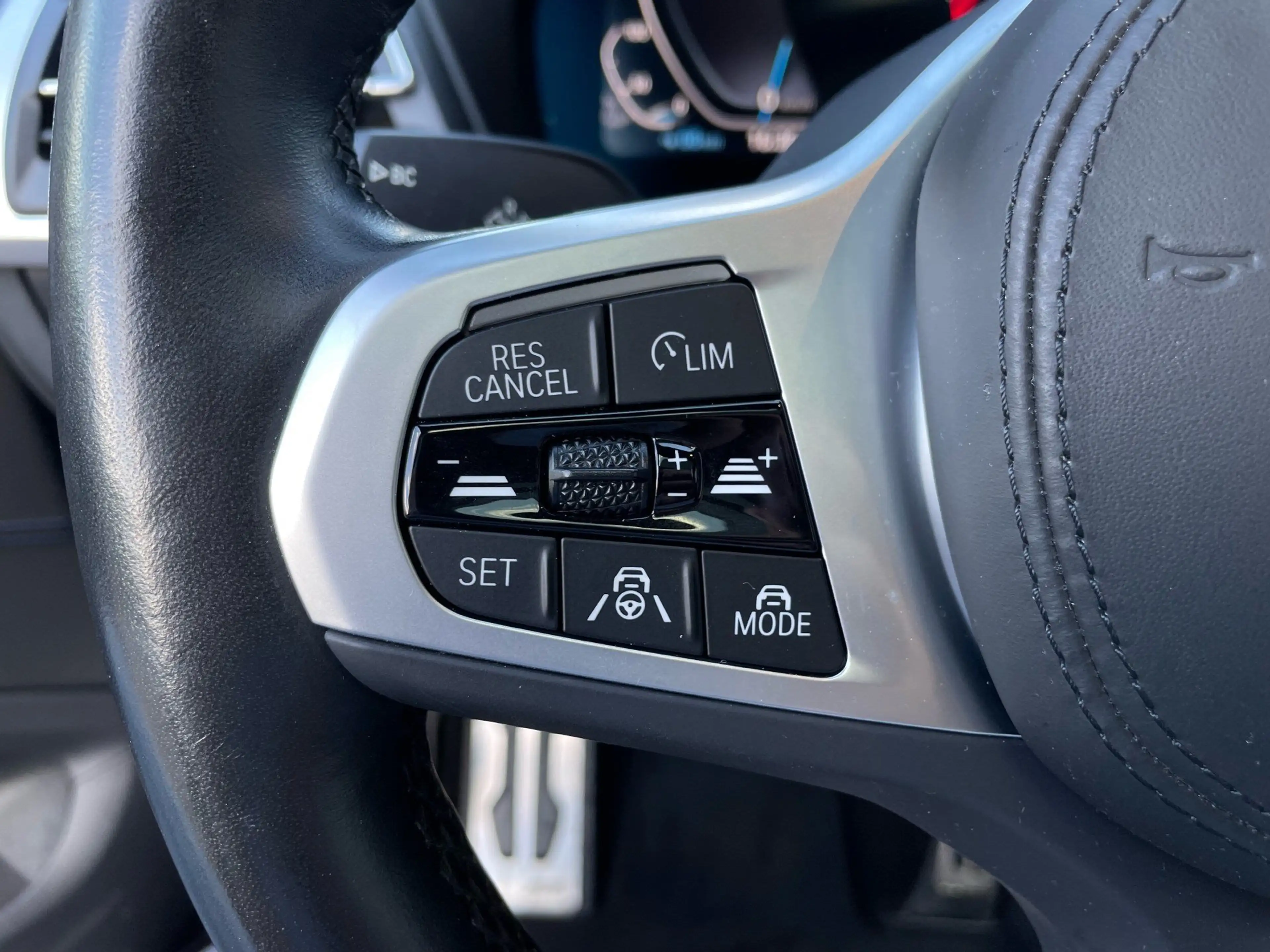 BMW iX3 Impressive || Pano H&K HeadUp AHK Head-Up — photo 11