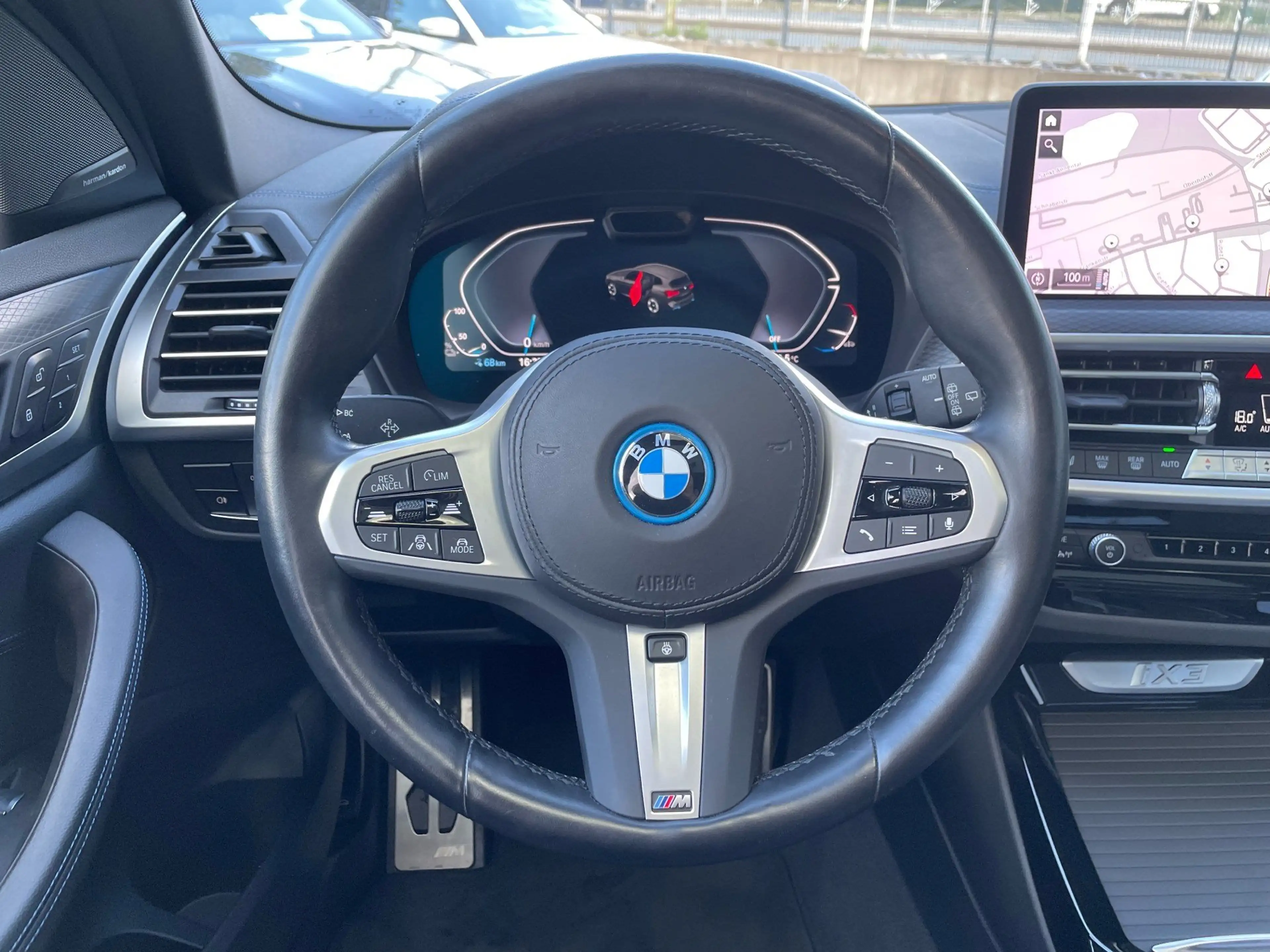 BMW iX3 Impressive || Pano H&K HeadUp AHK Head-Up — photo 10