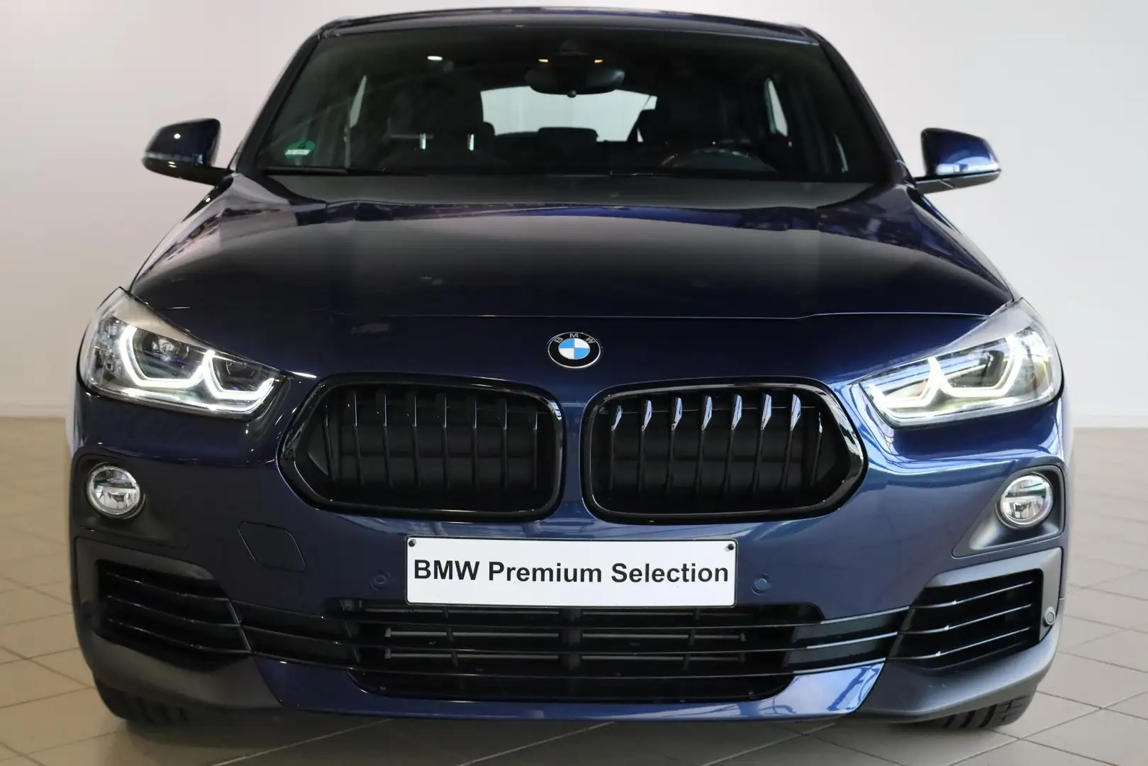 BMW X2 sDrive18i Executive | Parking Pack | Achteruitrijc Blauw - 2