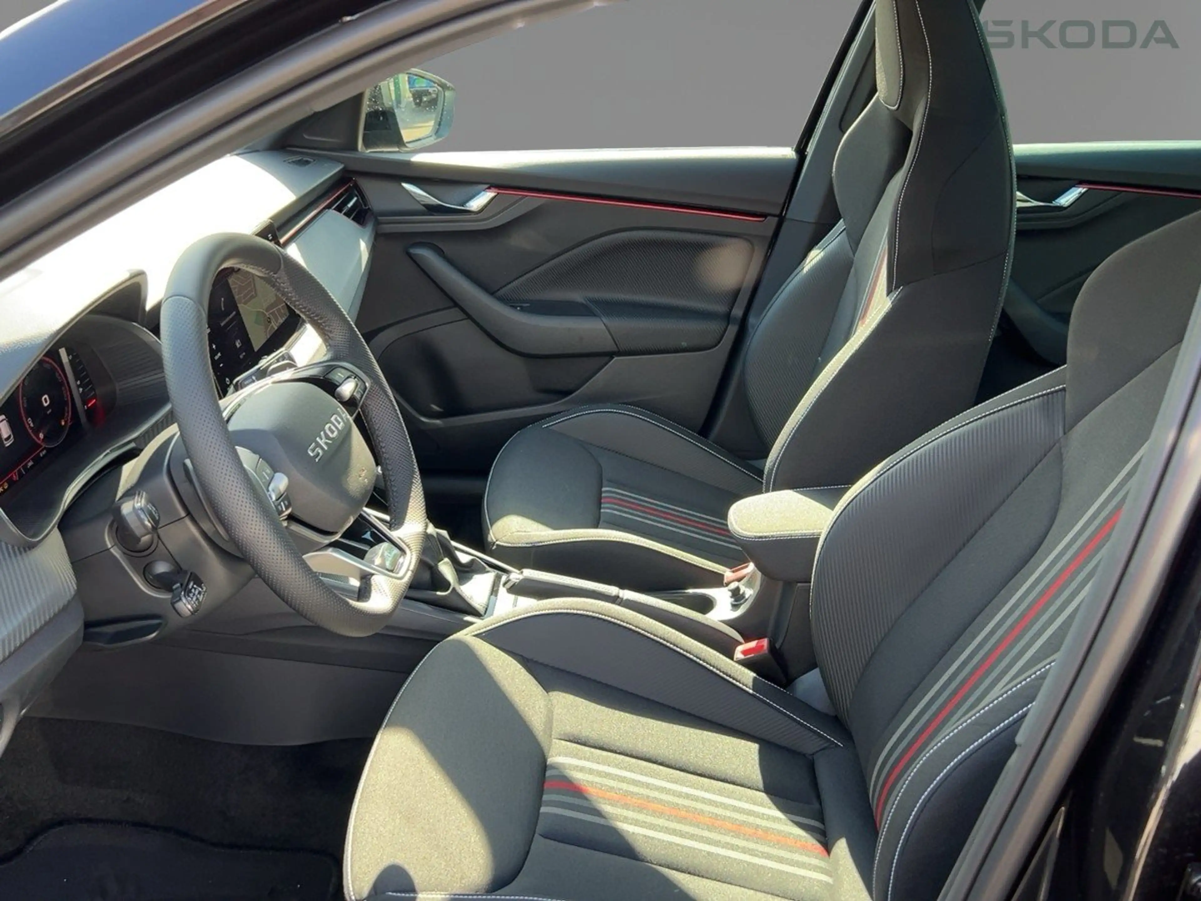 Skoda Kamiq 1.0 TSI Monte Carlo 2xKlima ACC DynLicht — photo 9