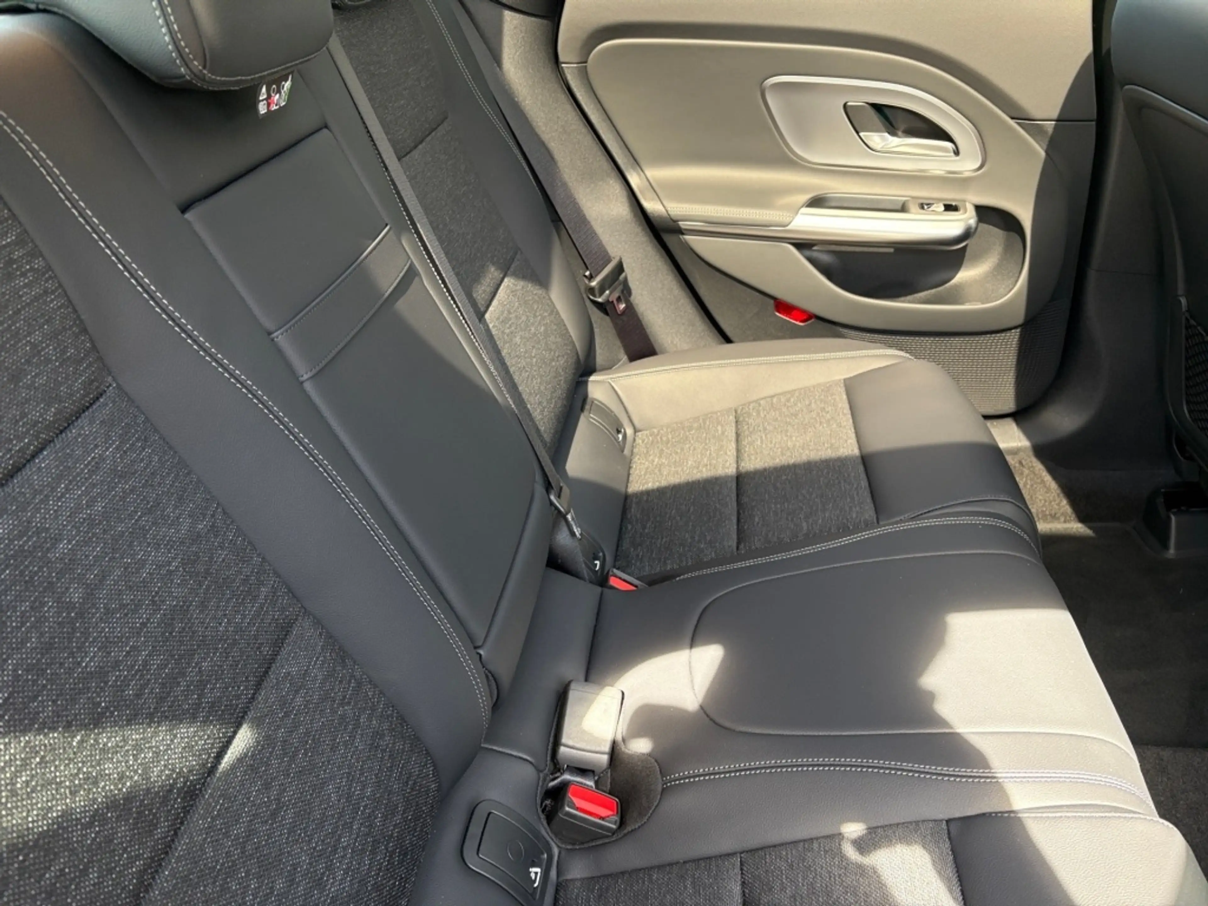 Mercedes-Benz CLA 200 Progressive+Pano+DISTRON+KEYLESS+MemoryP — photo 9