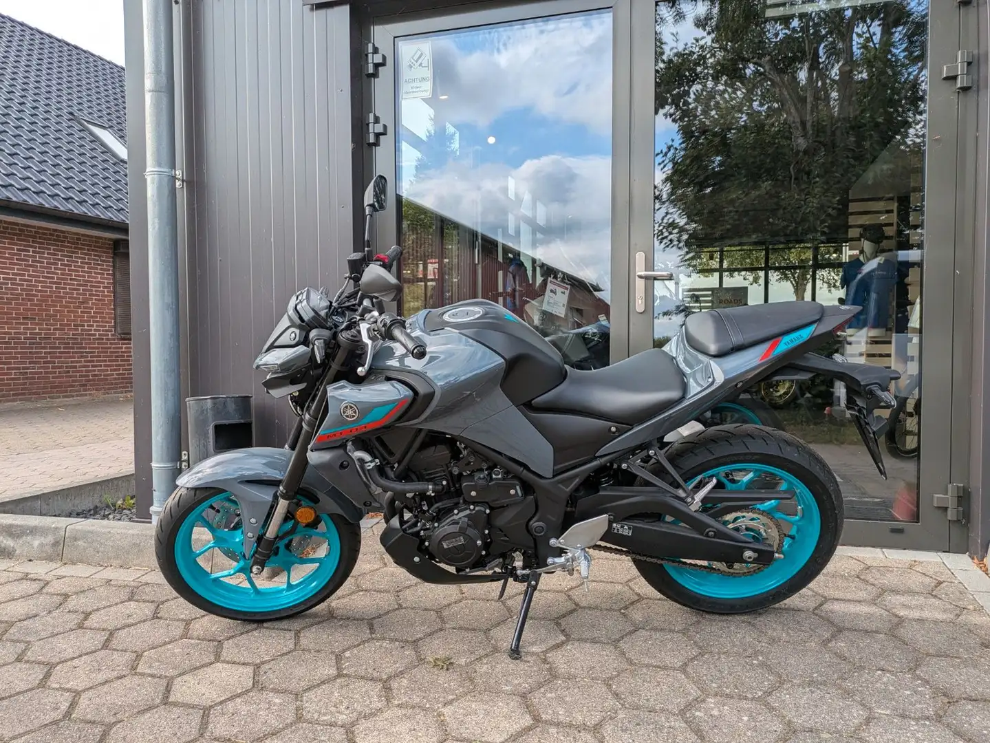Yamaha MT-03 Tageszulassung 12/2024 Gris - 2