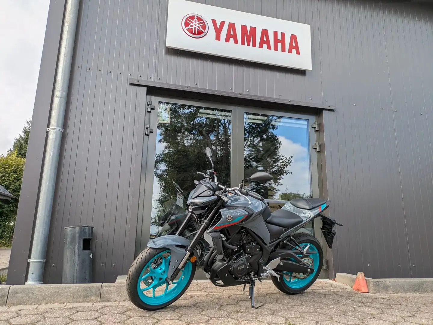 Yamaha MT-03 Tageszulassung 12/2024 Gris - 1