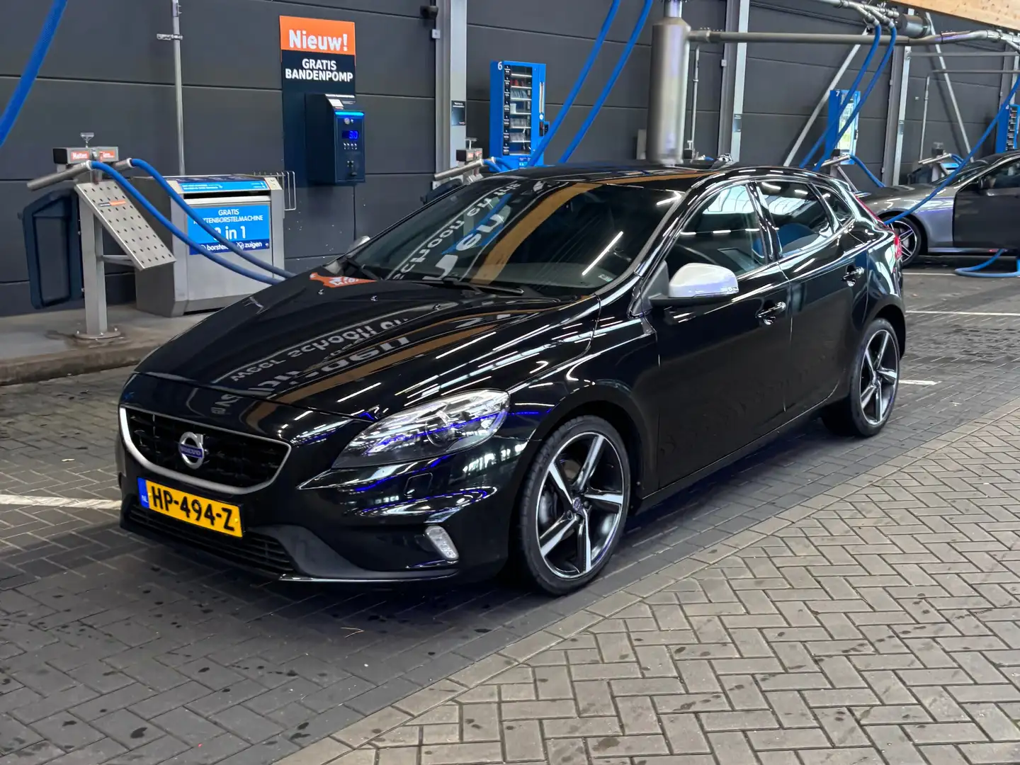 Volvo V40 V40 2.0 D2 R-Design Bns Zwart - 1