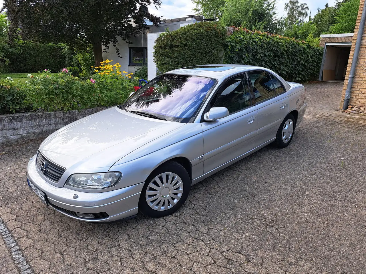 Opel Omega 2.2 Design Edition, foto 3