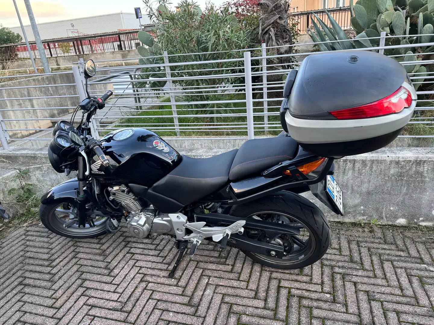 Honda CBF 500 Non-ABS (PC39, standard version) crna - 2