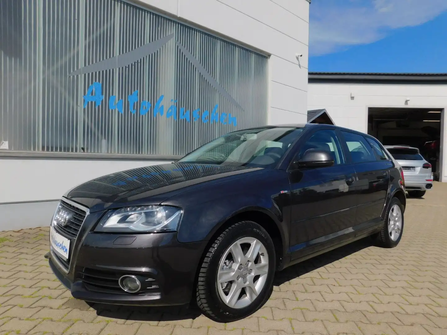 Audi A3 1.8 TFSI Sportback Attraction quattro Xenon Grau - 1
