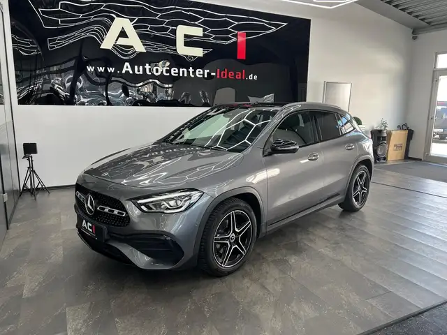 Mercedes-Benz GLA view 4
