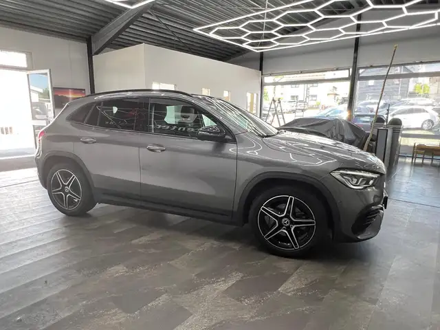 Mercedes-Benz GLA view 12