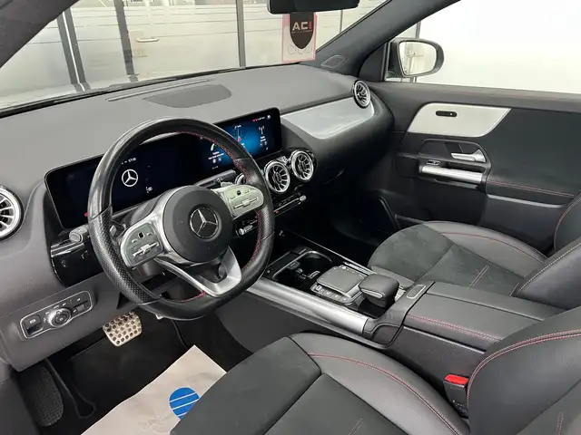 Mercedes-Benz GLA view 15