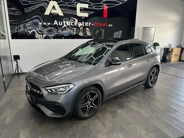 Mercedes-Benz GLA view 3