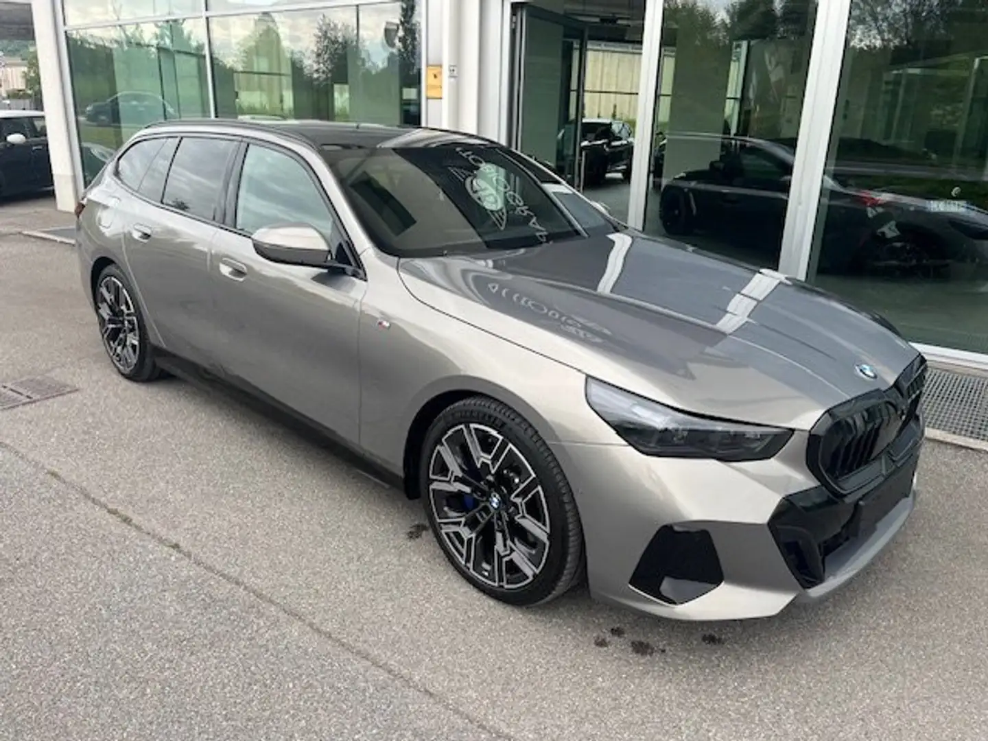 BMW 520 d Tour 48V xdrive MSport Pro auto List.97.020 € Grau - 2