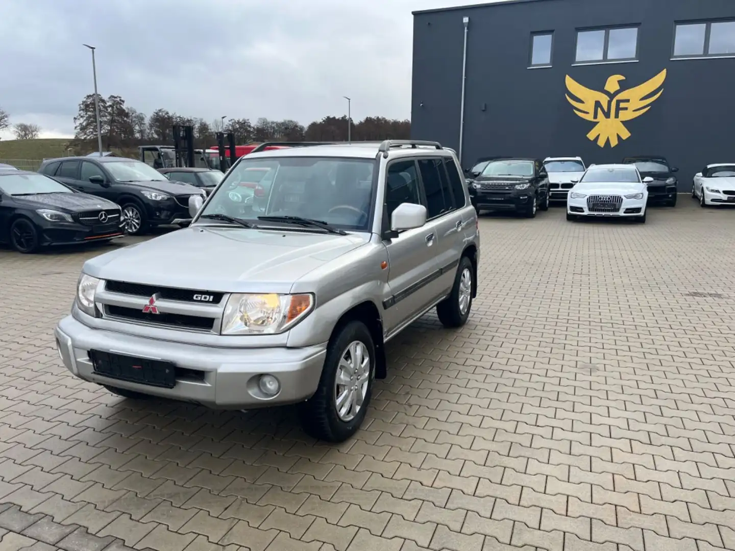 Mitsubishi Pajero 2,0 GDI Styling,Autom,Leder,4x4,Klima,AHK Silber - 1