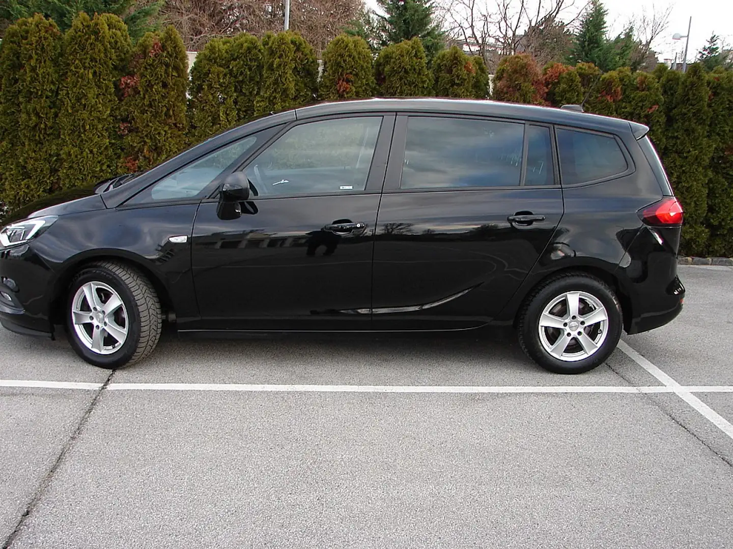 Opel Zafira 1,6 CDTI BlueInjection Edition Schwarz - 2