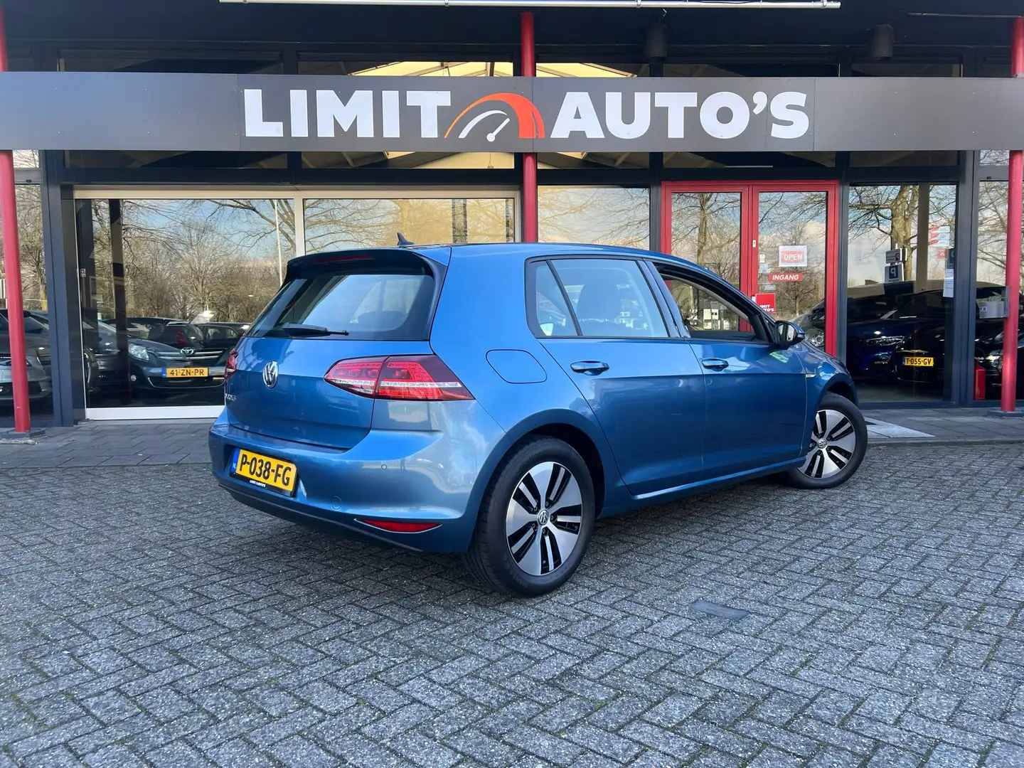 Volkswagen e-Golf XENON/LEER/NAVI/LEER/PDC/€2000 subsidie! Blauw - 2