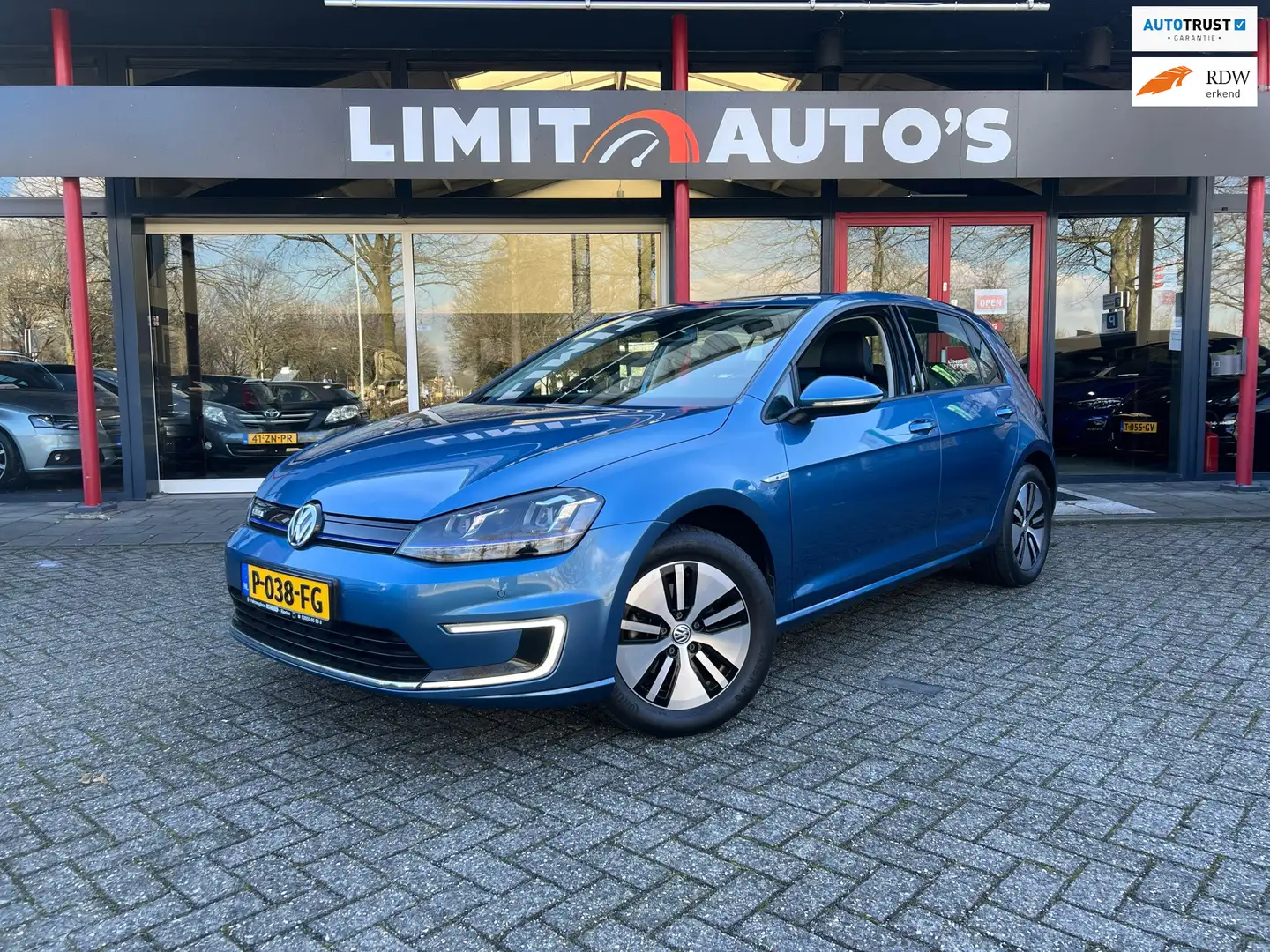 Volkswagen e-Golf XENON/LEER/NAVI/LEER/PDC/€2000 subsidie! Azul - 1
