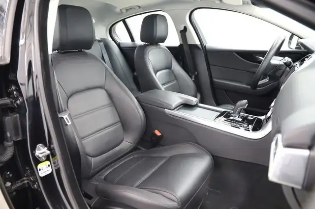 Jaguar Xe view 10