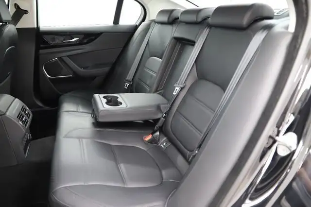Jaguar Xe view 12