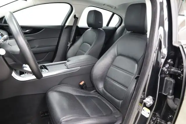 Jaguar Xe view 9